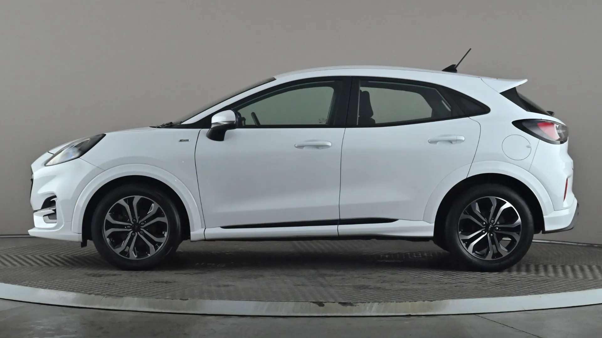 A 2024 FORD PUMA 1.0 EcoBoost Hybrid mHEV ST-Line DCT A 2024 FORD PUMA 1.0 EcoBoost Hybrid mHEV ST-Line DCT