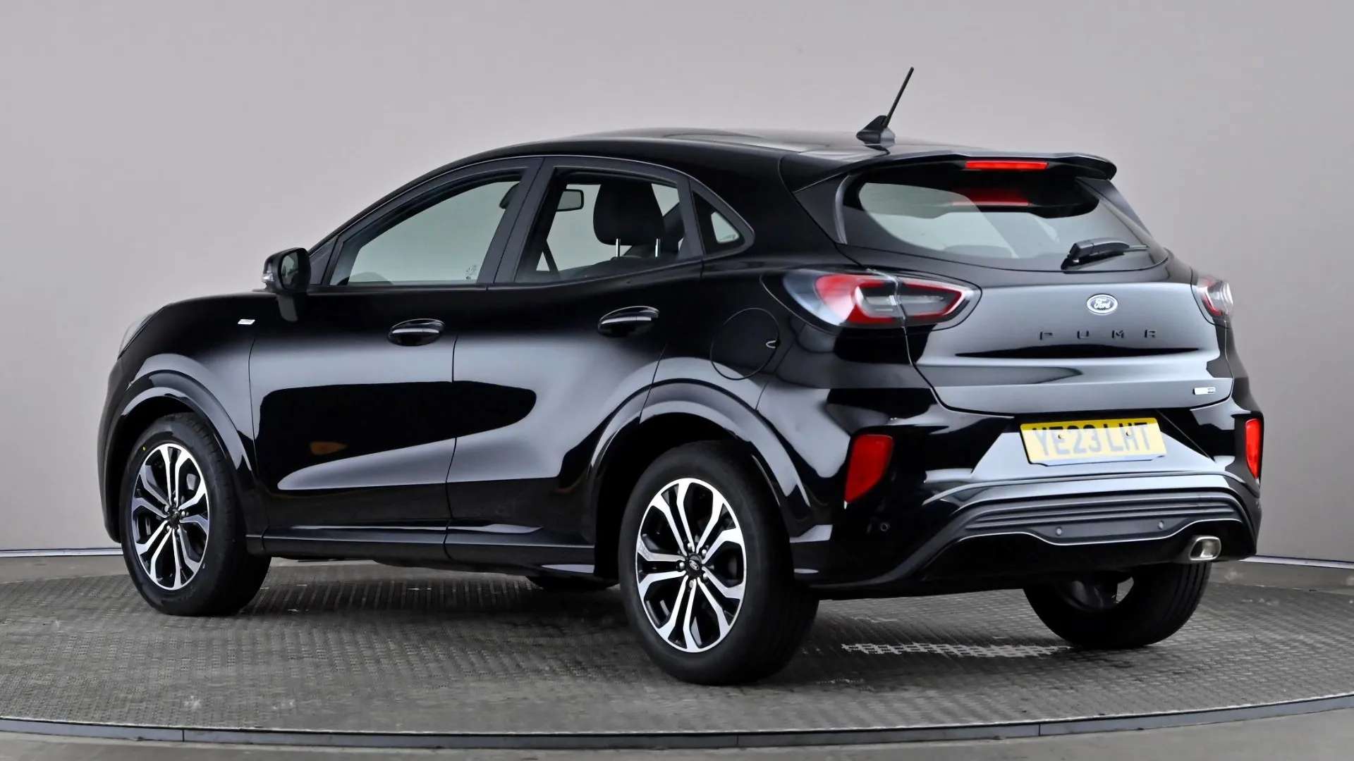 A 2023 FORD PUMA 1.0 EcoBoost Hybrid mHEV ST-Line DCT A 2023 FORD PUMA 1.0 EcoBoost Hybrid mHEV ST-Line DCT