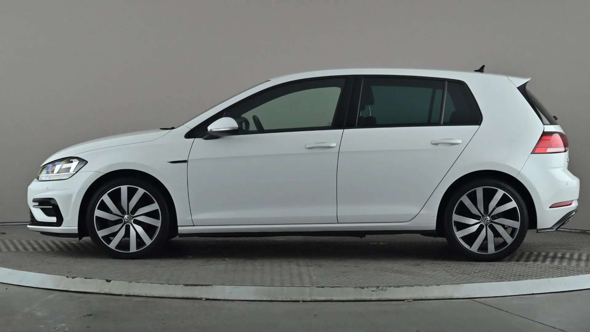 A 2019 VOLKSWAGEN GOLF 1.5 TSI EVO 150 R-Line A 2019 VOLKSWAGEN GOLF 1.5 TSI EVO 150 R-Line