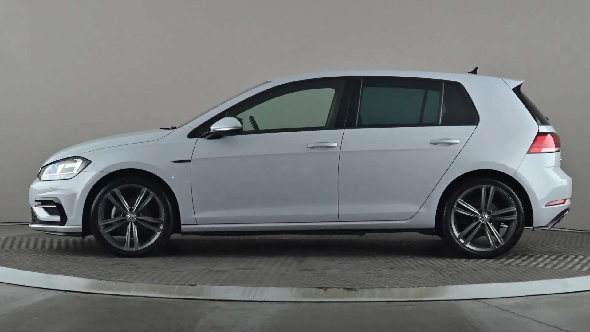 A 2019 VOLKSWAGEN GOLF 1.5 TSI EVO 150 R-Line A 2019 VOLKSWAGEN GOLF 1.5 TSI EVO 150 R-Line