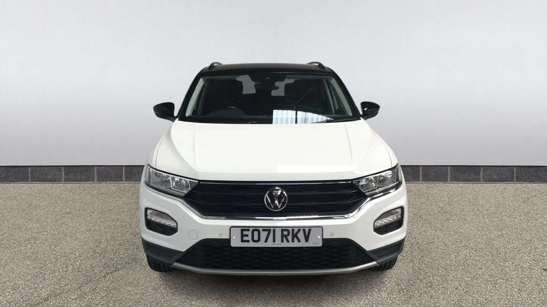 A 2021 VOLKSWAGEN T-ROC 1.5 TSI EVO Design DSG A 2021 VOLKSWAGEN T-ROC 1.5 TSI EVO Design DSG