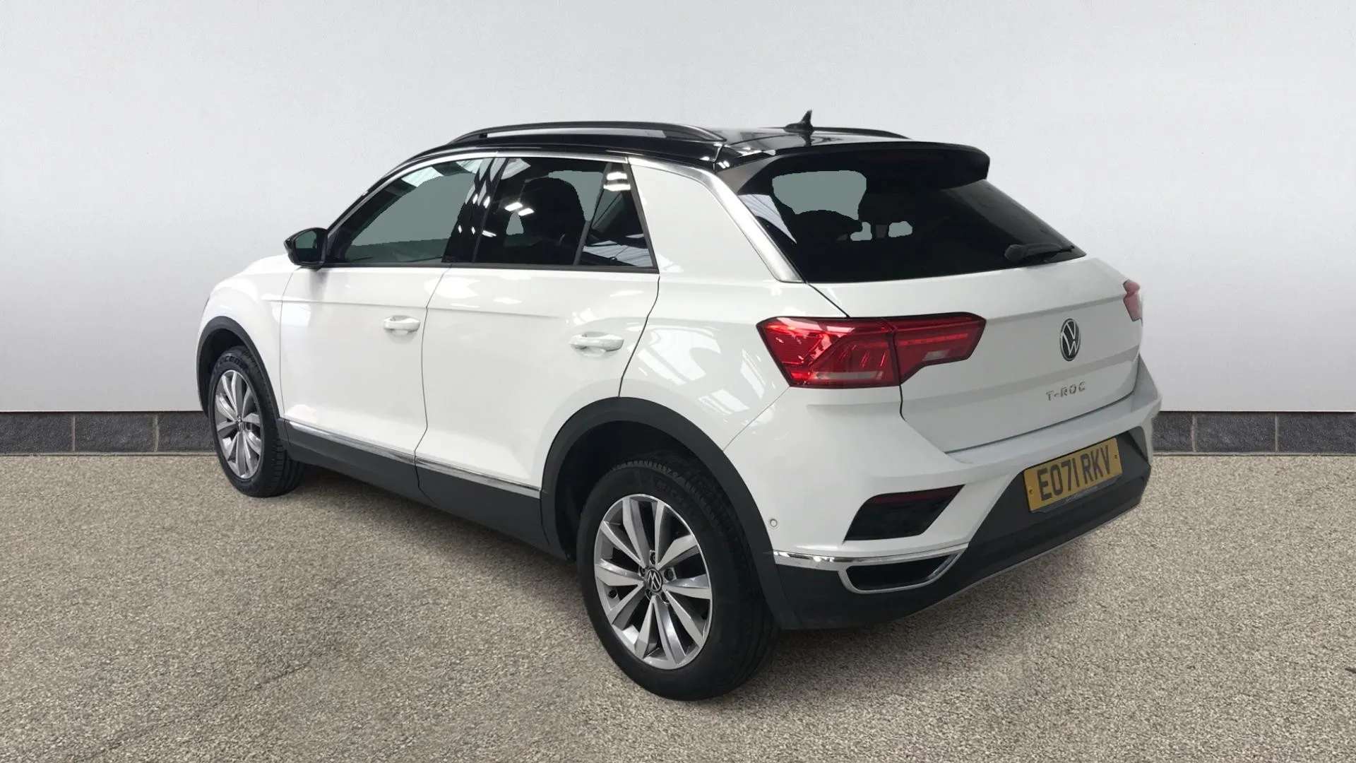 A 2021 VOLKSWAGEN T-ROC 1.5 TSI EVO Design DSG A 2021 VOLKSWAGEN T-ROC 1.5 TSI EVO Design DSG