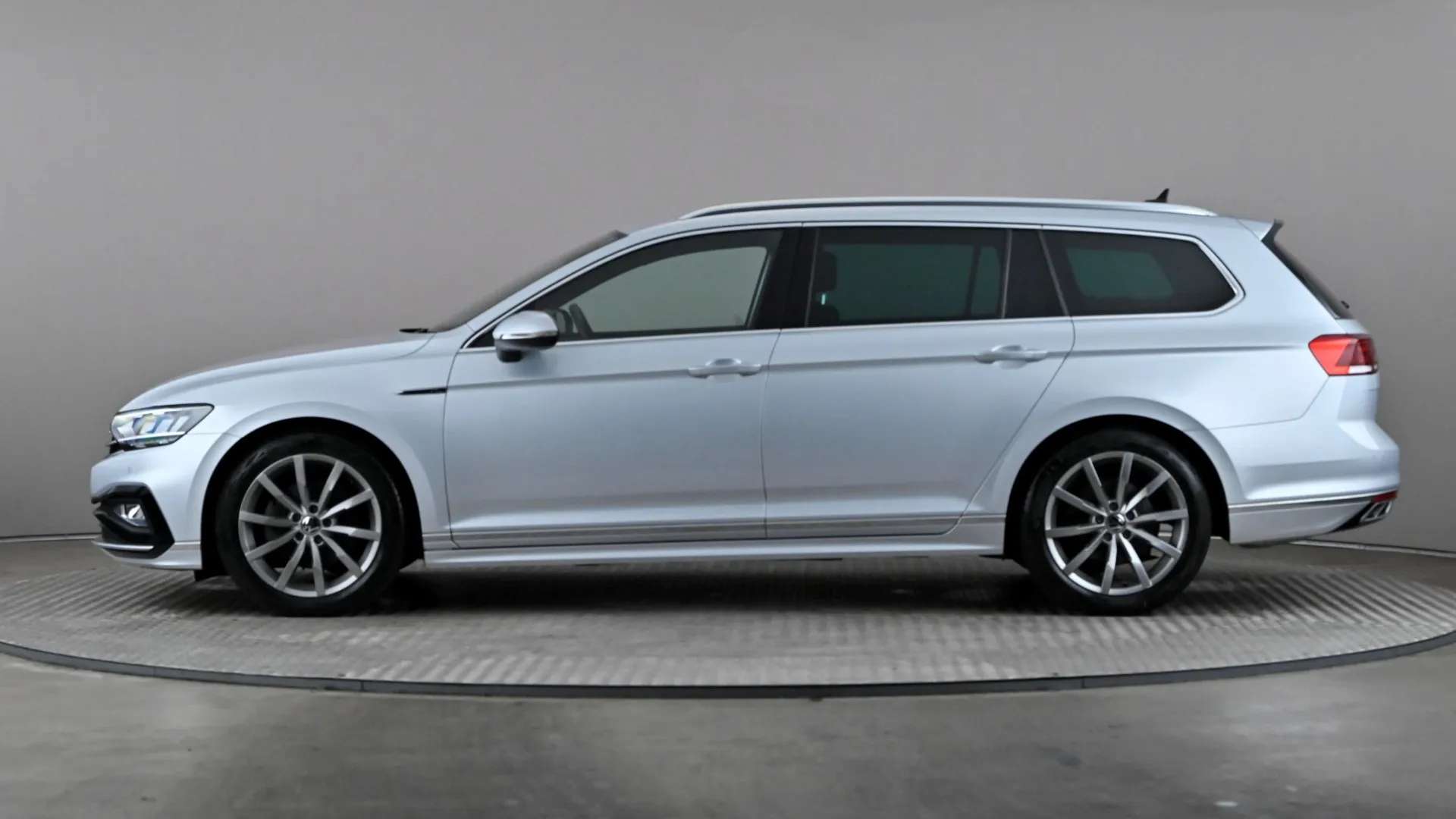 A 2023 VOLKSWAGEN PASSAT 1.5 TSI EVO R-Line DSG A 2023 VOLKSWAGEN PASSAT 1.5 TSI EVO R-Line DSG