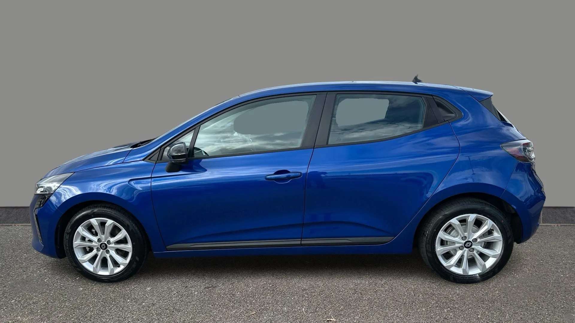 A 2024 RENAULT CLIO 1.6 E-TECH full hybrid 145 Evolution Auto A 2024 RENAULT CLIO 1.6 E-TECH full hybrid 145 Evolution Auto