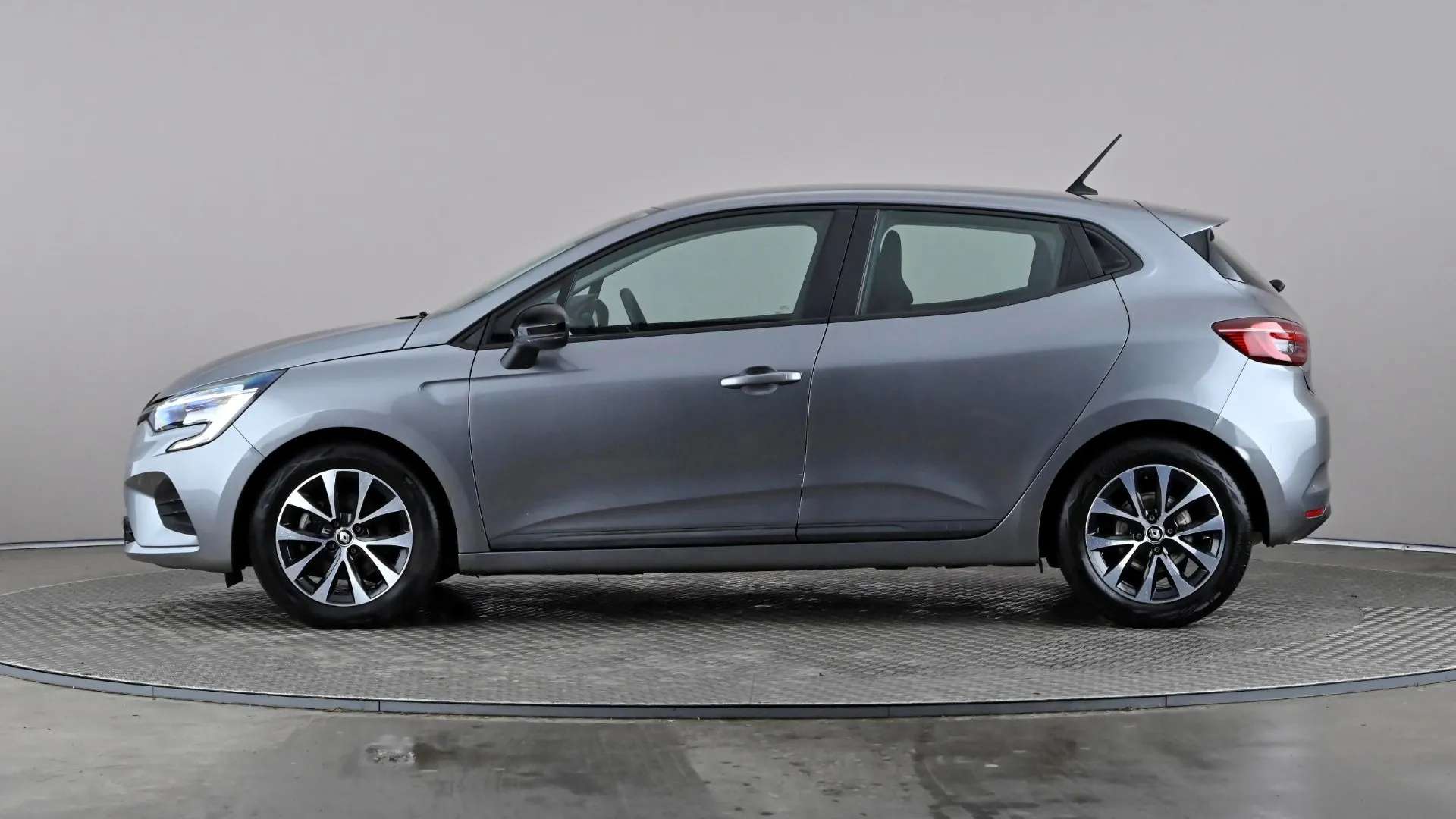 A 2022 RENAULT CLIO 1.6 E-TECH full hybrid 145 Evolution Auto A 2022 RENAULT CLIO 1.6 E-TECH full hybrid 145 Evolution Auto