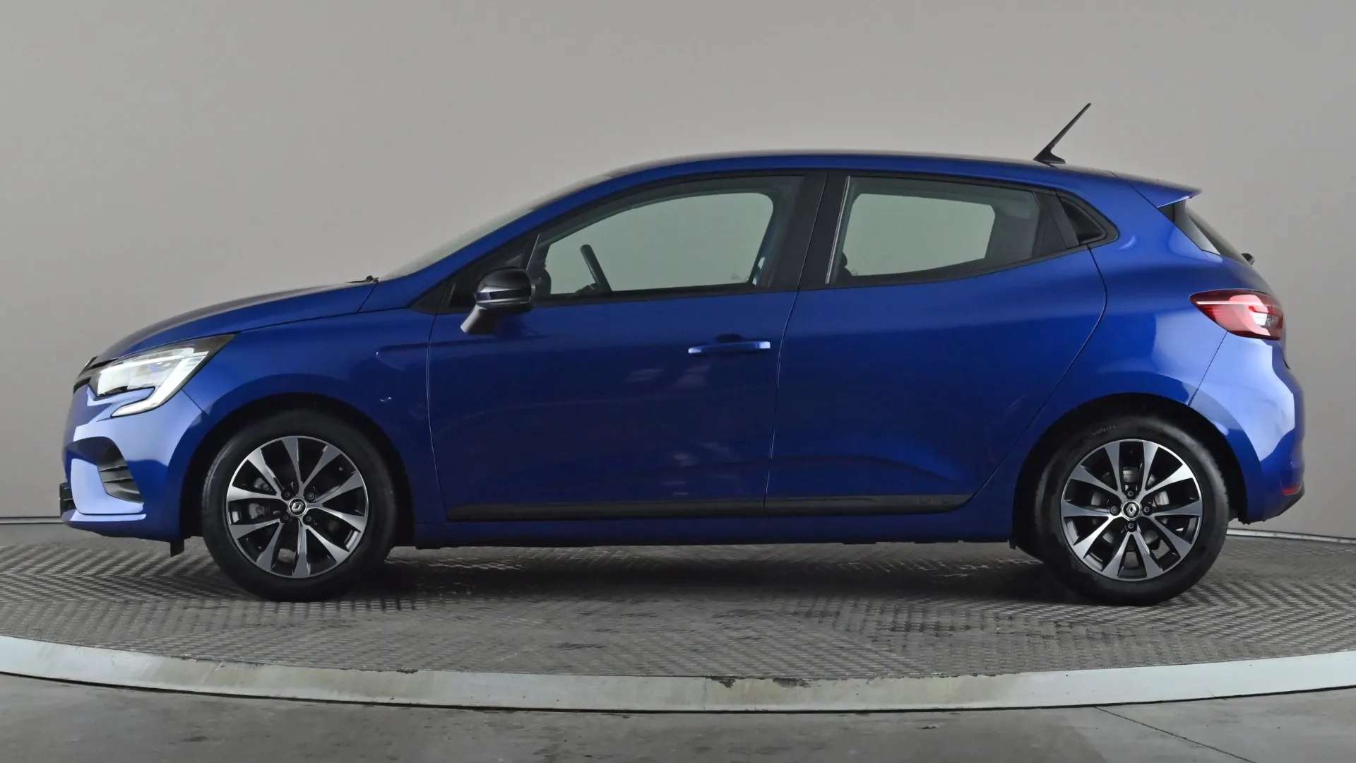A 2023 RENAULT CLIO 1.6 E-TECH full hybrid 145 Evolution Auto A 2023 RENAULT CLIO 1.6 E-TECH full hybrid 145 Evolution Auto