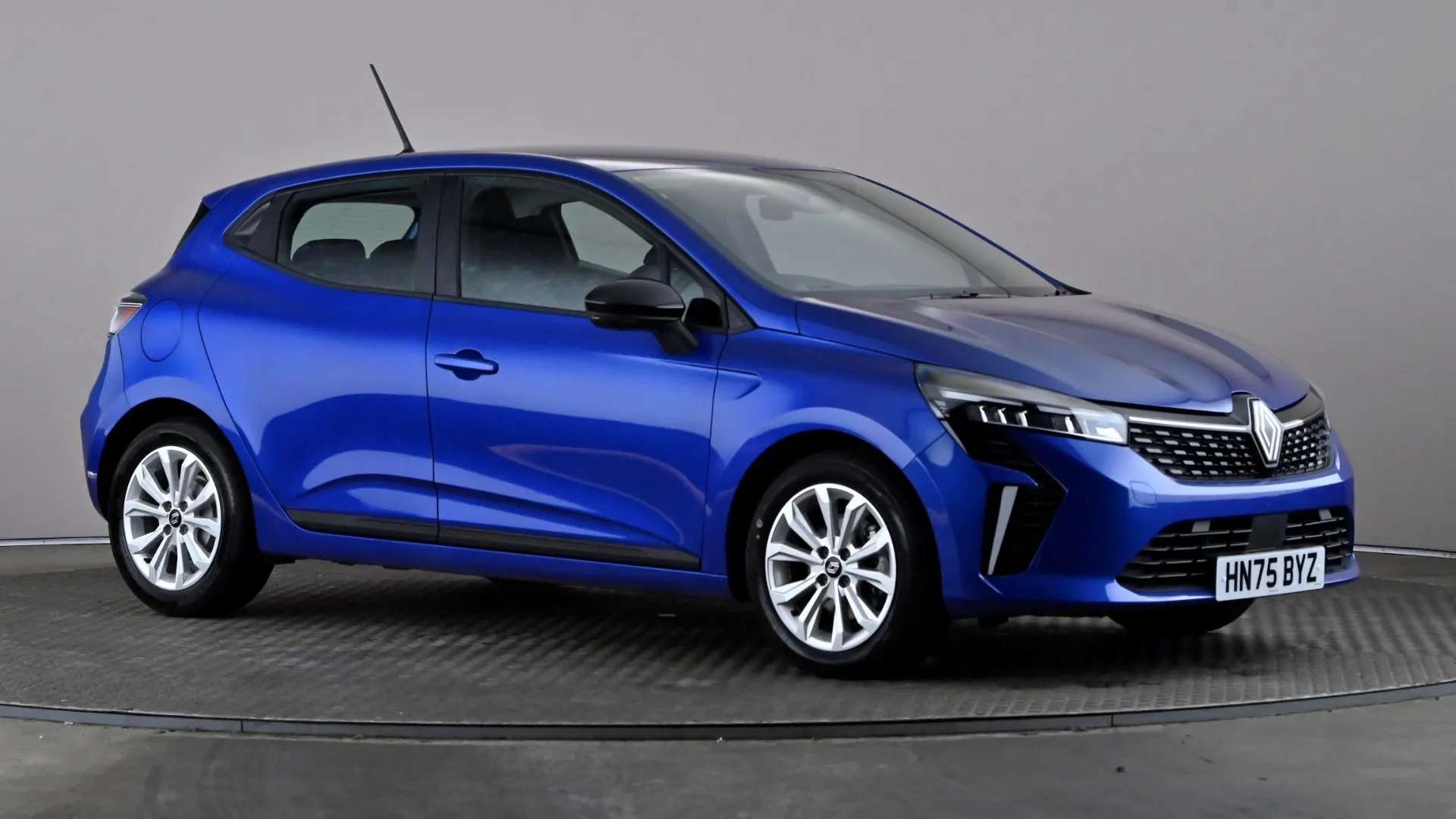 A 2025 RENAULT CLIO 1.6 E-TECH full hybrid 145 Evolution Auto A 2025 RENAULT CLIO 1.6 E-TECH full hybrid 145 Evolution Auto