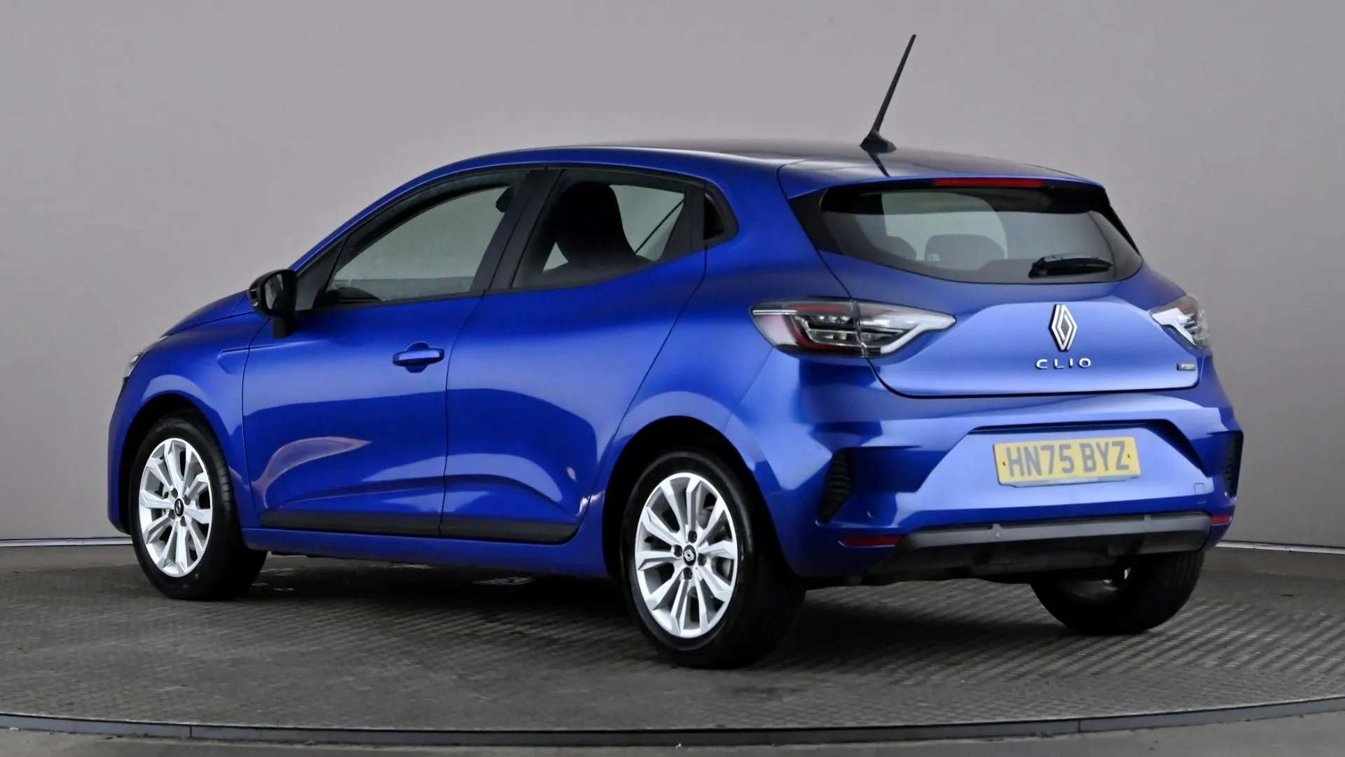 A 2025 RENAULT CLIO 1.6 E-TECH full hybrid 145 Evolution Auto A 2025 RENAULT CLIO 1.6 E-TECH full hybrid 145 Evolution Auto