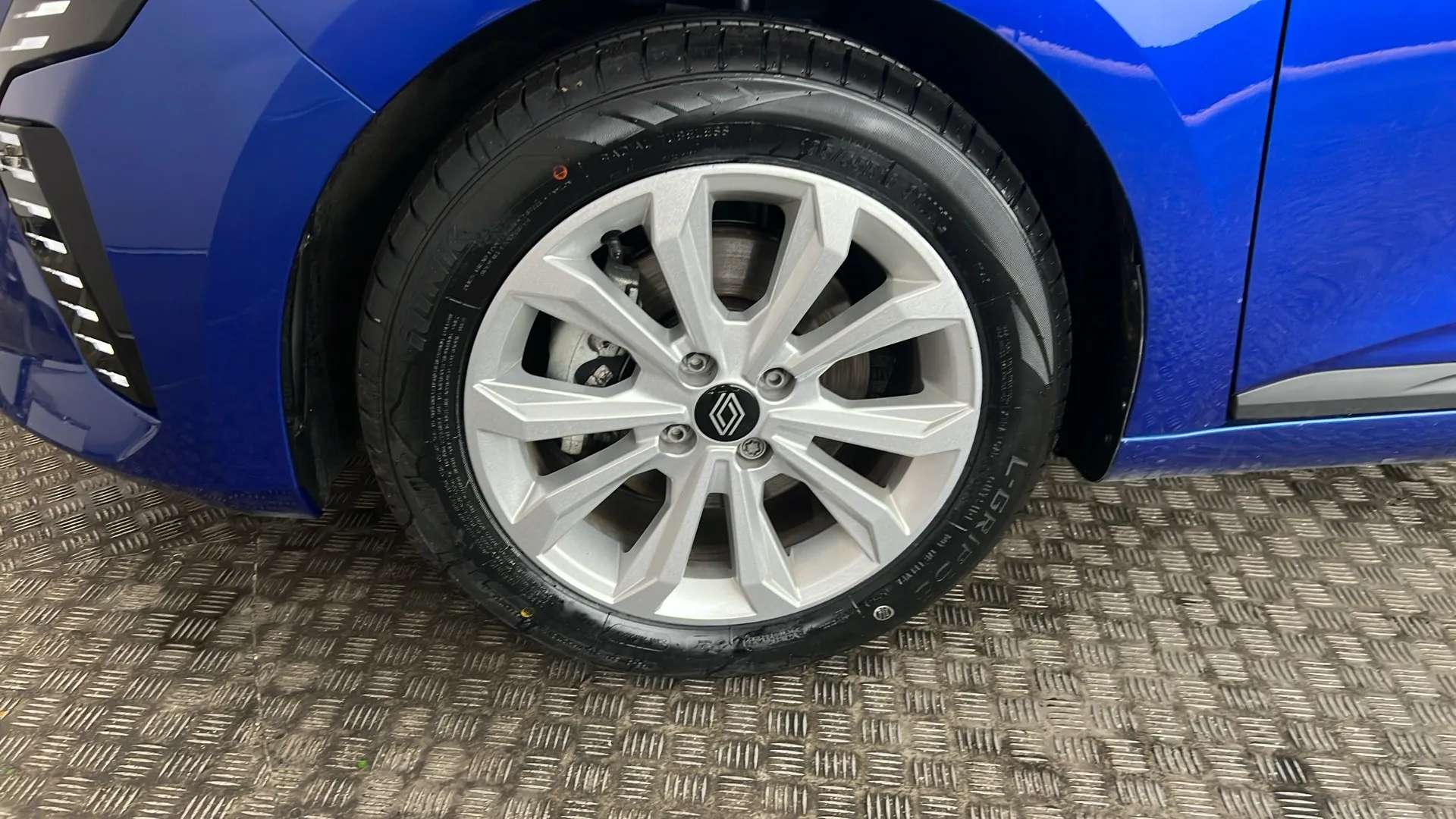 2025 RENAULT CLIO 2025 RENAULT CLIO