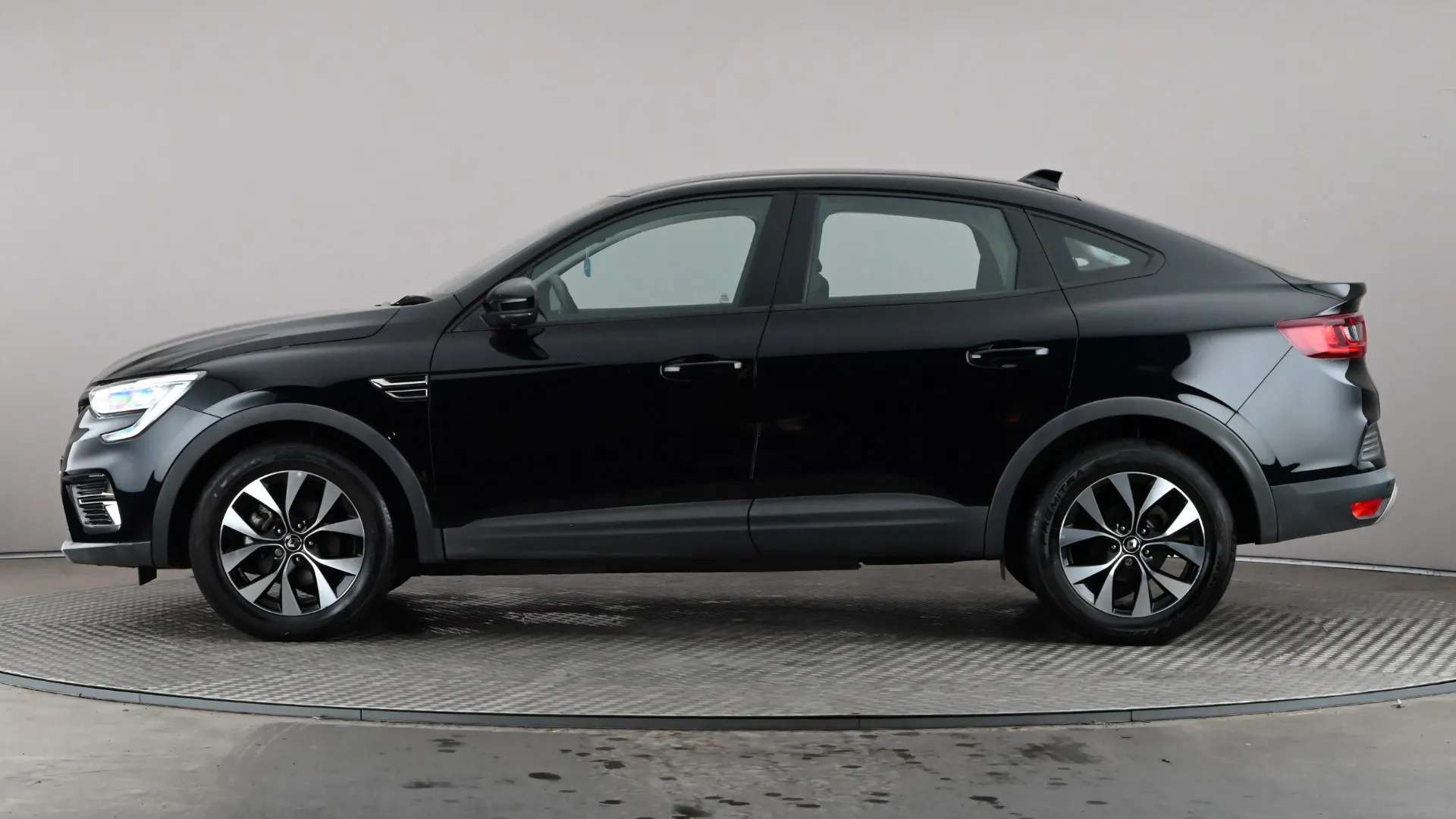A 2023 RENAULT ARKANA 1.6 E-Tech full hybrid 145 Evolution Auto A 2023 RENAULT ARKANA 1.6 E-Tech full hybrid 145 Evolution Auto