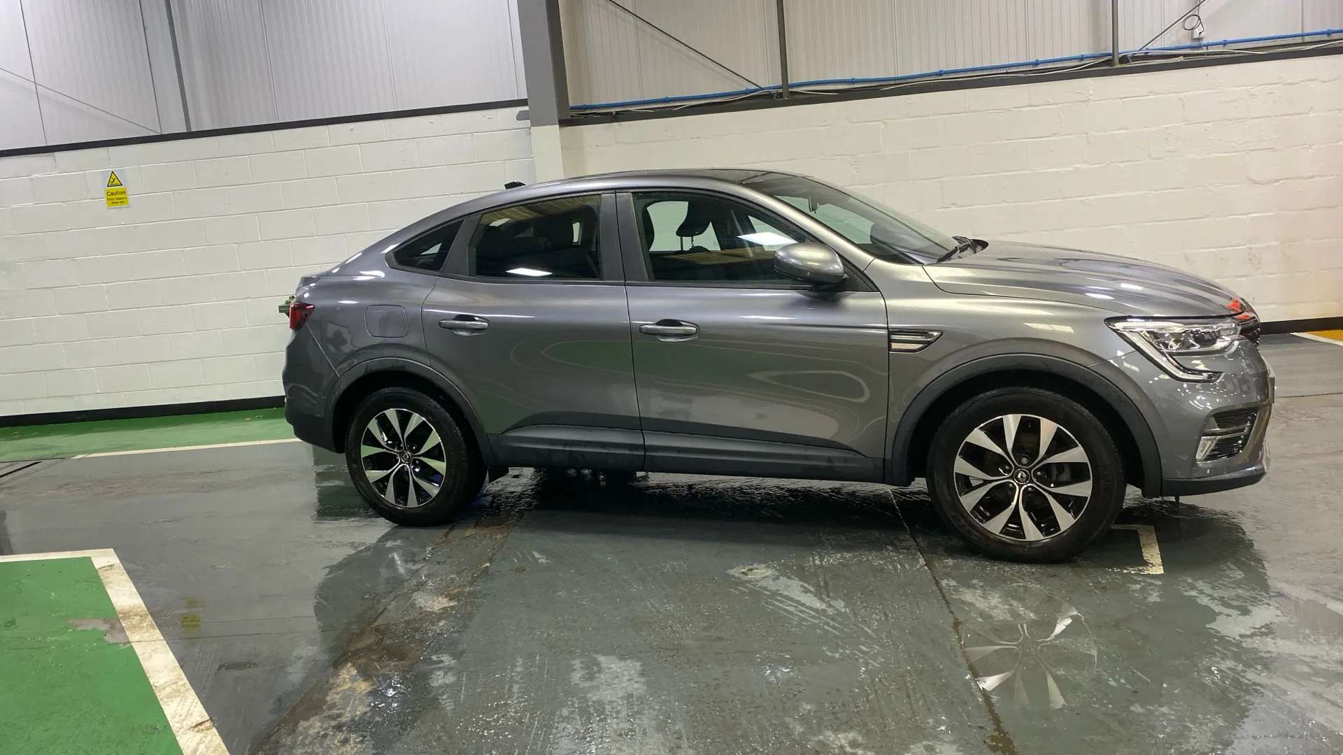 A 2023 RENAULT ARKANA 1.6 E-Tech full hybrid 145 Evolution Auto A 2023 RENAULT ARKANA 1.6 E-Tech full hybrid 145 Evolution Auto