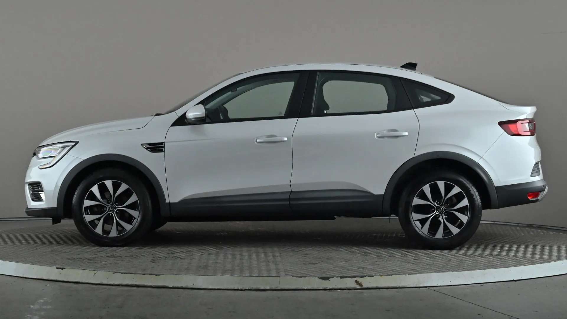 A 2022 RENAULT ARKANA 1.6 E-Tech full hybrid 145 Evolution Auto A 2022 RENAULT ARKANA 1.6 E-Tech full hybrid 145 Evolution Auto