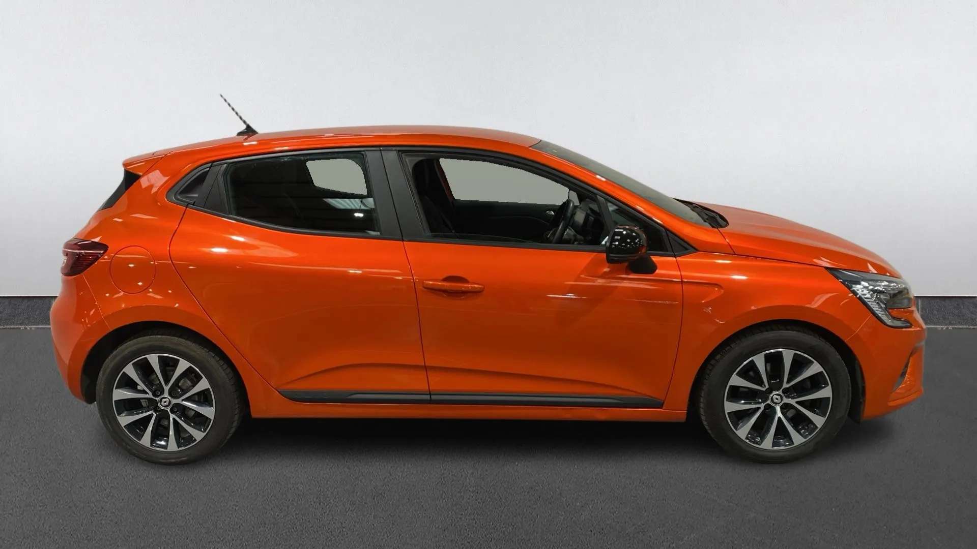 A 2023 RENAULT CLIO 1.6 E-TECH full hybrid 145 Evolution Auto A 2023 RENAULT CLIO 1.6 E-TECH full hybrid 145 Evolution Auto