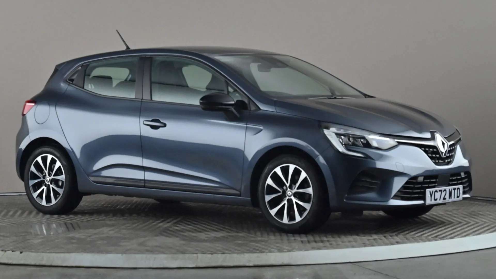 A 2022 RENAULT CLIO 1.6 E-TECH full hybrid 145 Evolution Auto A 2022 RENAULT CLIO 1.6 E-TECH full hybrid 145 Evolution Auto