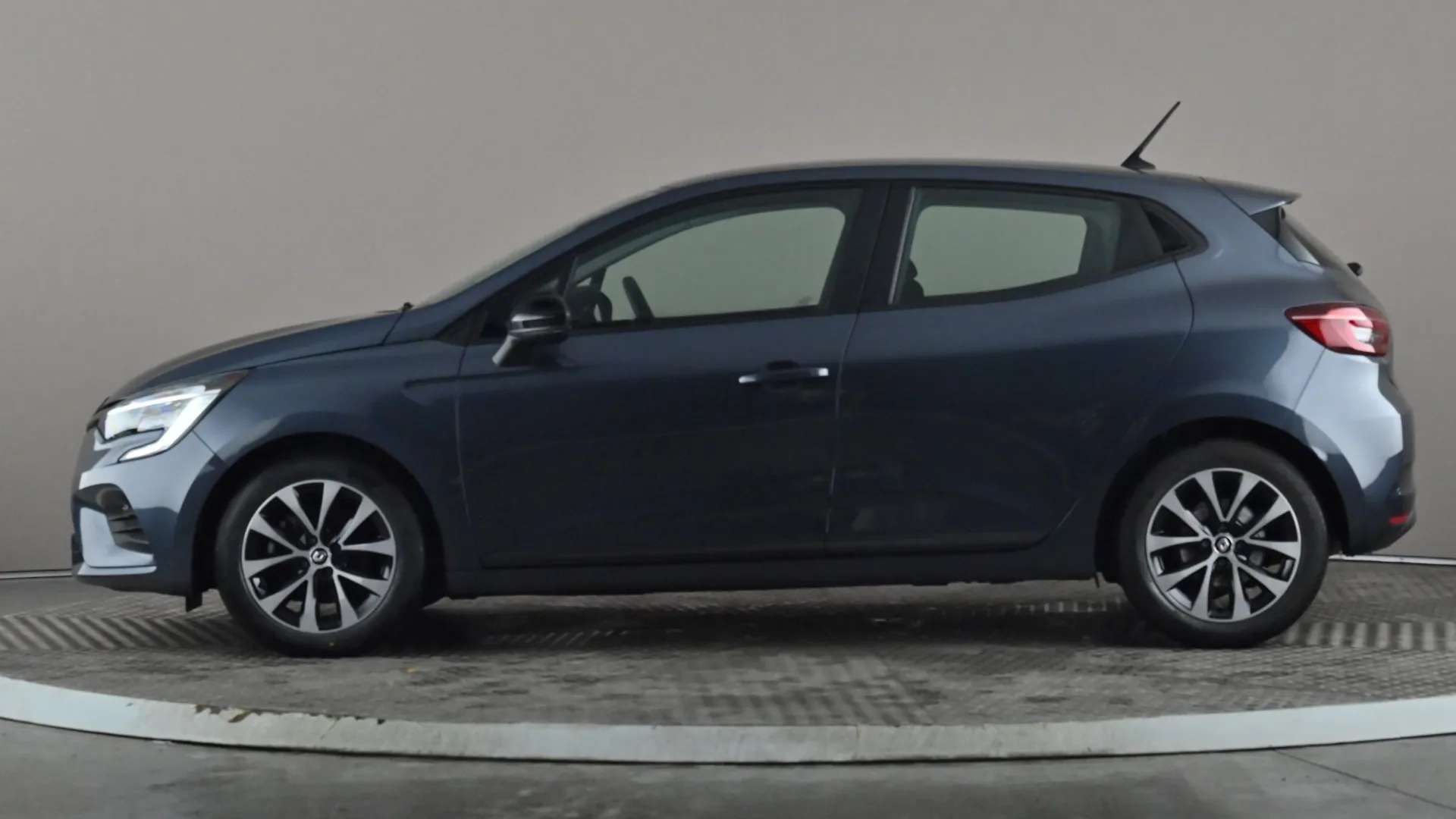 A 2022 RENAULT CLIO 1.6 E-TECH full hybrid 145 Evolution Auto A 2022 RENAULT CLIO 1.6 E-TECH full hybrid 145 Evolution Auto