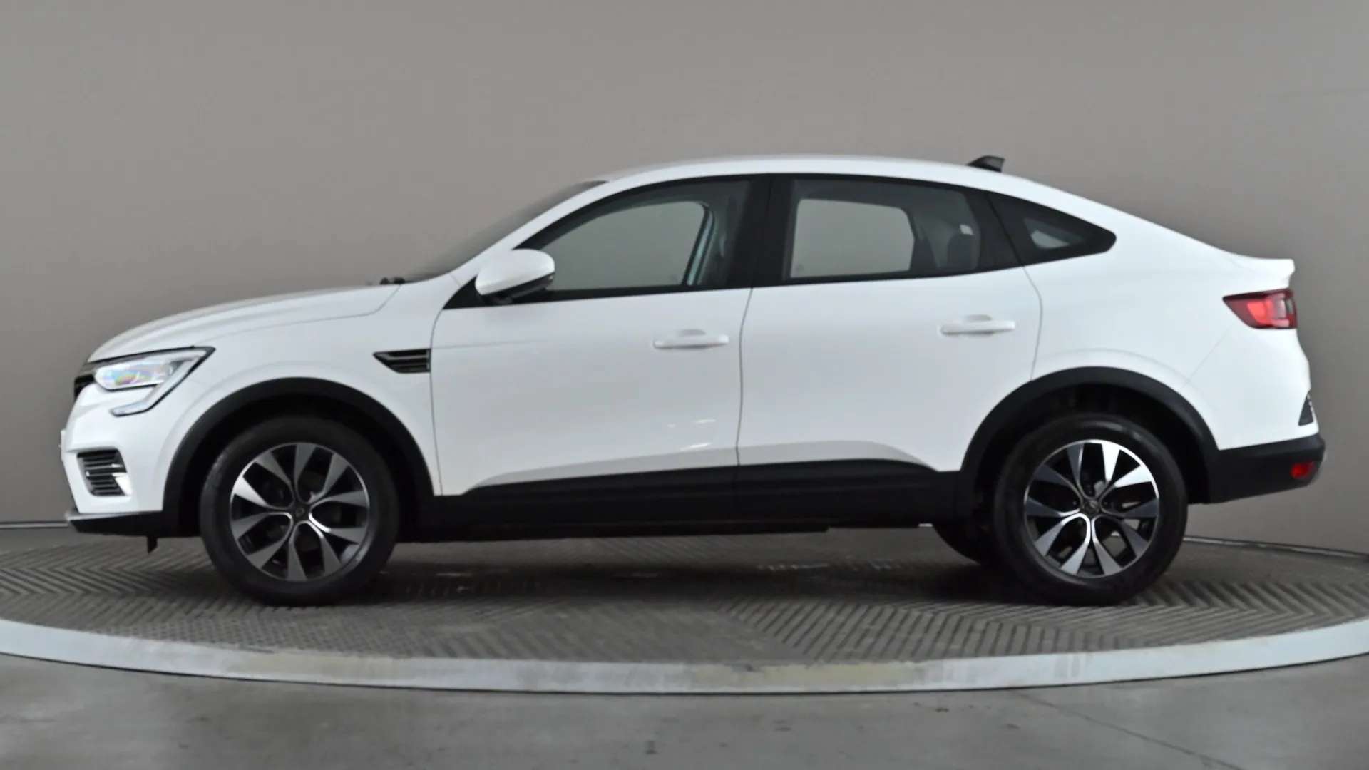 A 2023 RENAULT ARKANA 1.3 Mild hybrid 140 Evolution EDC A 2023 RENAULT ARKANA 1.3 Mild hybrid 140 Evolution EDC