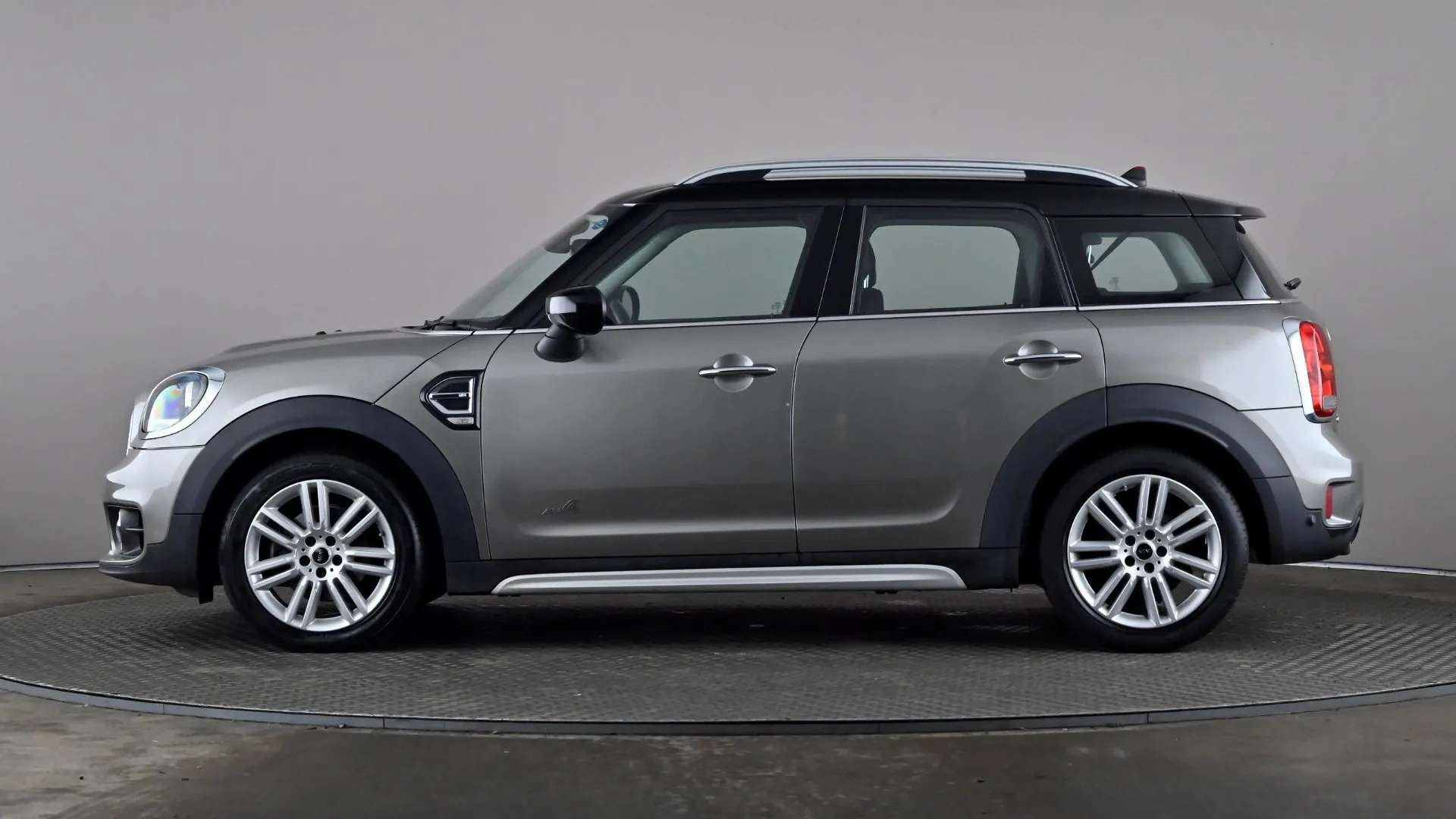 A 2019 MINI COUNTRYMAN 1.5 Cooper Exclusive ALL4 A 2019 MINI COUNTRYMAN 1.5 Cooper Exclusive ALL4