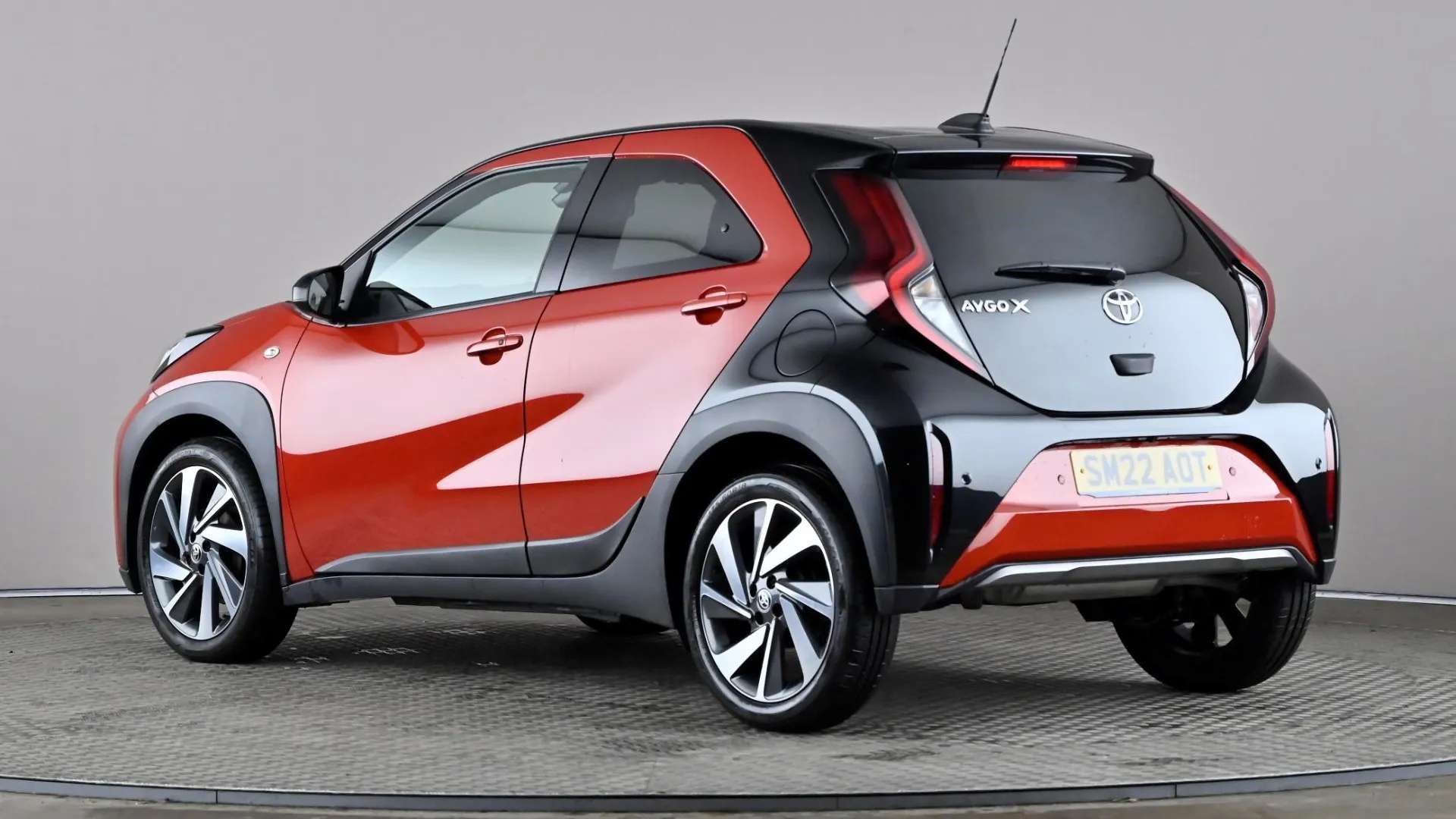 A 2022 TOYOTA AYGO X 1.0 VVT-i Exclusive Auto A 2022 TOYOTA AYGO X 1.0 VVT-i Exclusive Auto