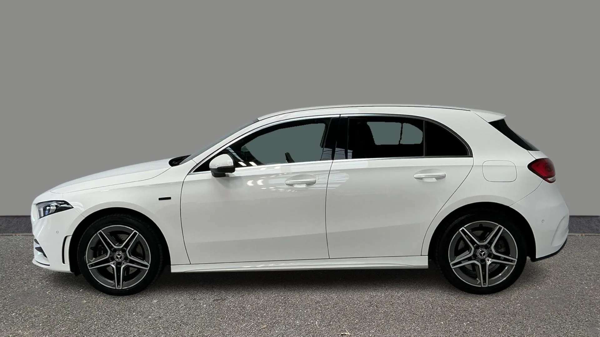 A 2021 MERCEDES-BENZ A CLASS A250e AMG Line Executive Auto A 2021 MERCEDES-BENZ A CLASS A250e AMG Line Executive Auto