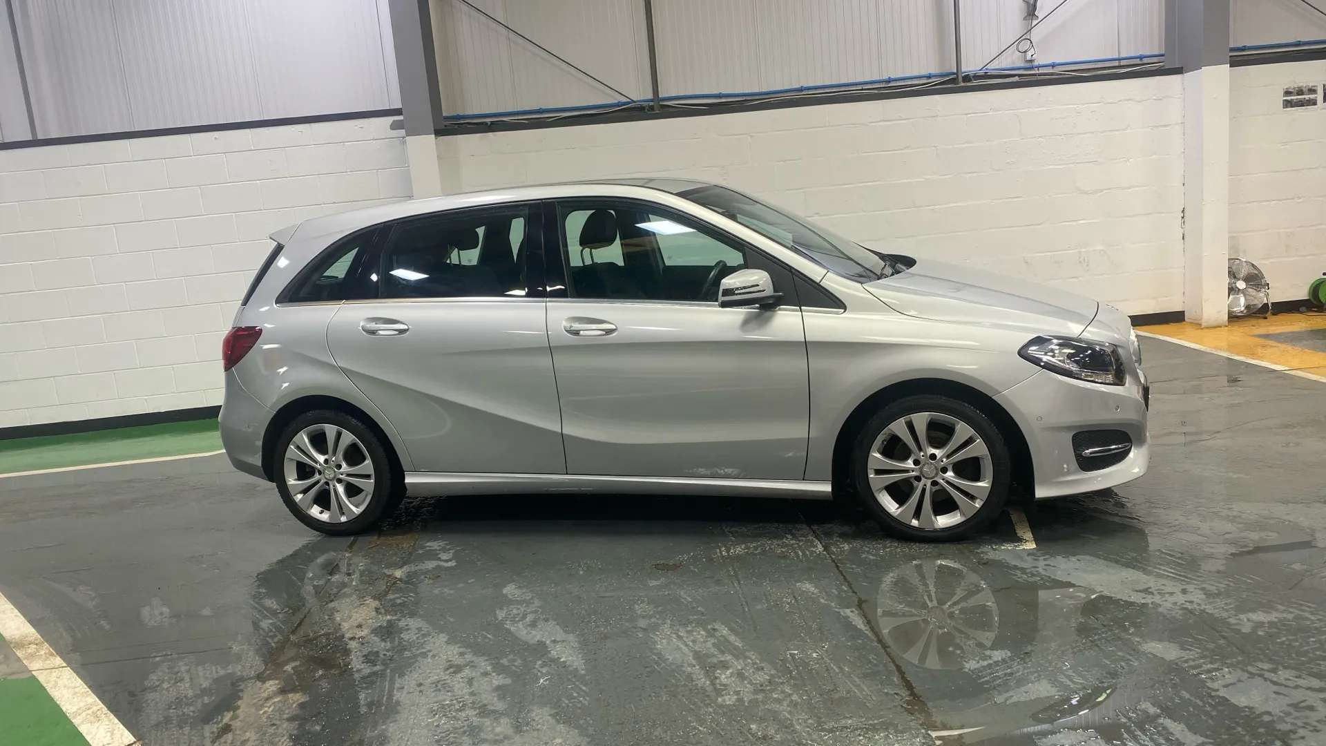 A 2017 MERCEDES-BENZ B CLASS B200d Sport Executive Auto A 2017 MERCEDES-BENZ B CLASS B200d Sport Executive Auto