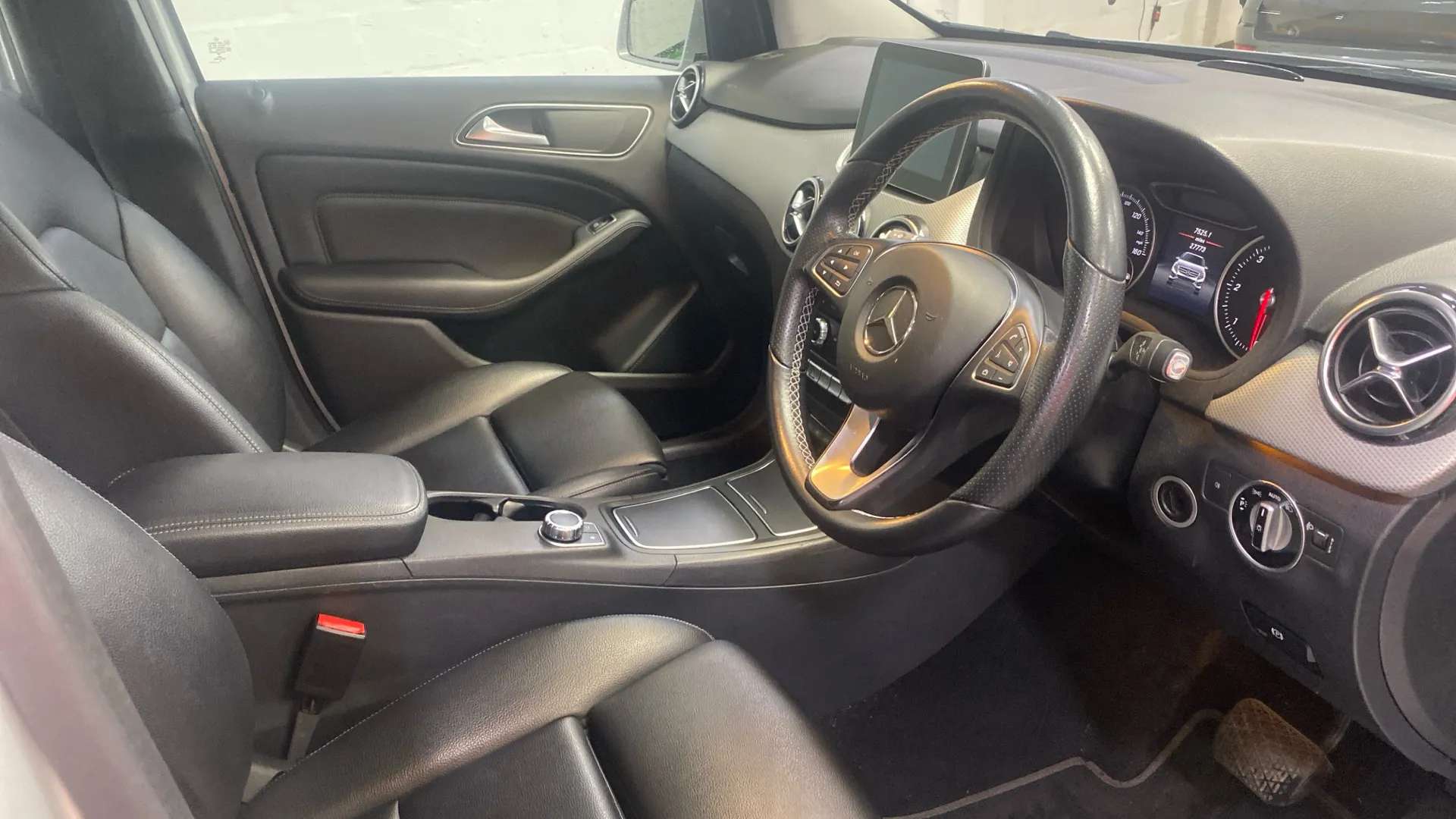 A 2017 MERCEDES-BENZ B CLASS B200d Sport Executive Auto A 2017 MERCEDES-BENZ B CLASS B200d Sport Executive Auto