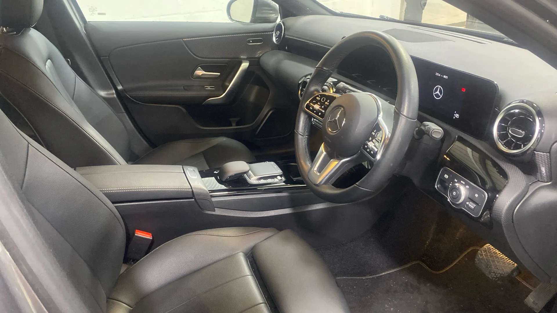 A 2022 MERCEDES-BENZ A CLASS A200 Sport Executive Auto A 2022 MERCEDES-BENZ A CLASS A200 Sport Executive Auto