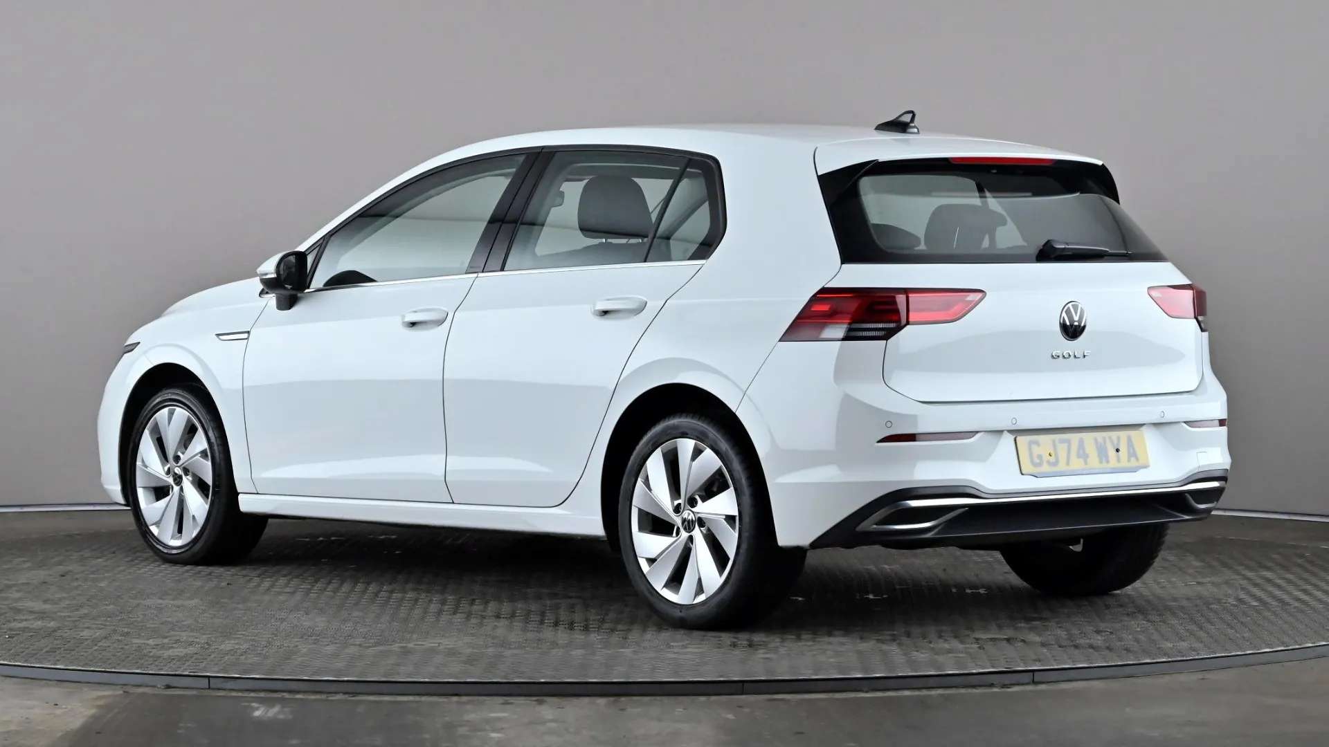 A 2024 VOLKSWAGEN GOLF 1.5 TSI Style A 2024 VOLKSWAGEN GOLF 1.5 TSI Style