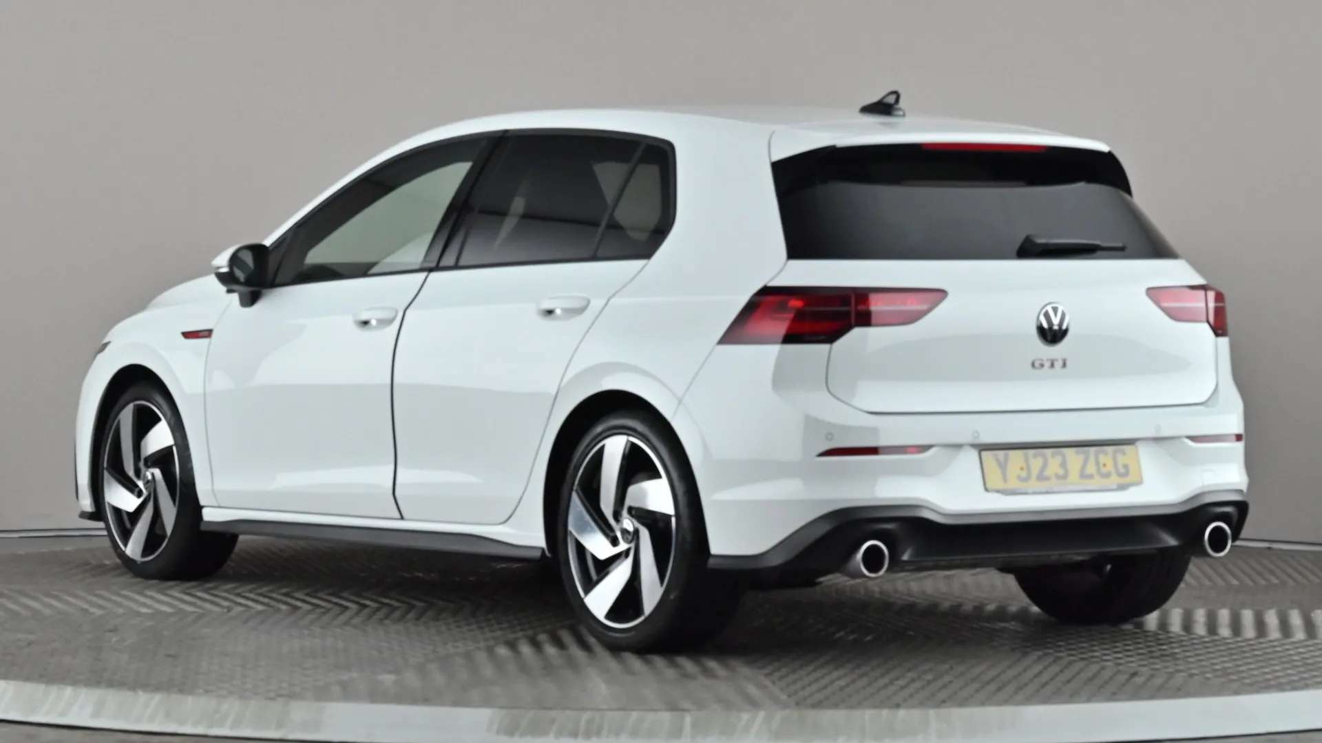 A 2023 VOLKSWAGEN GOLF 2.0 TSI GTI A 2023 VOLKSWAGEN GOLF 2.0 TSI GTI