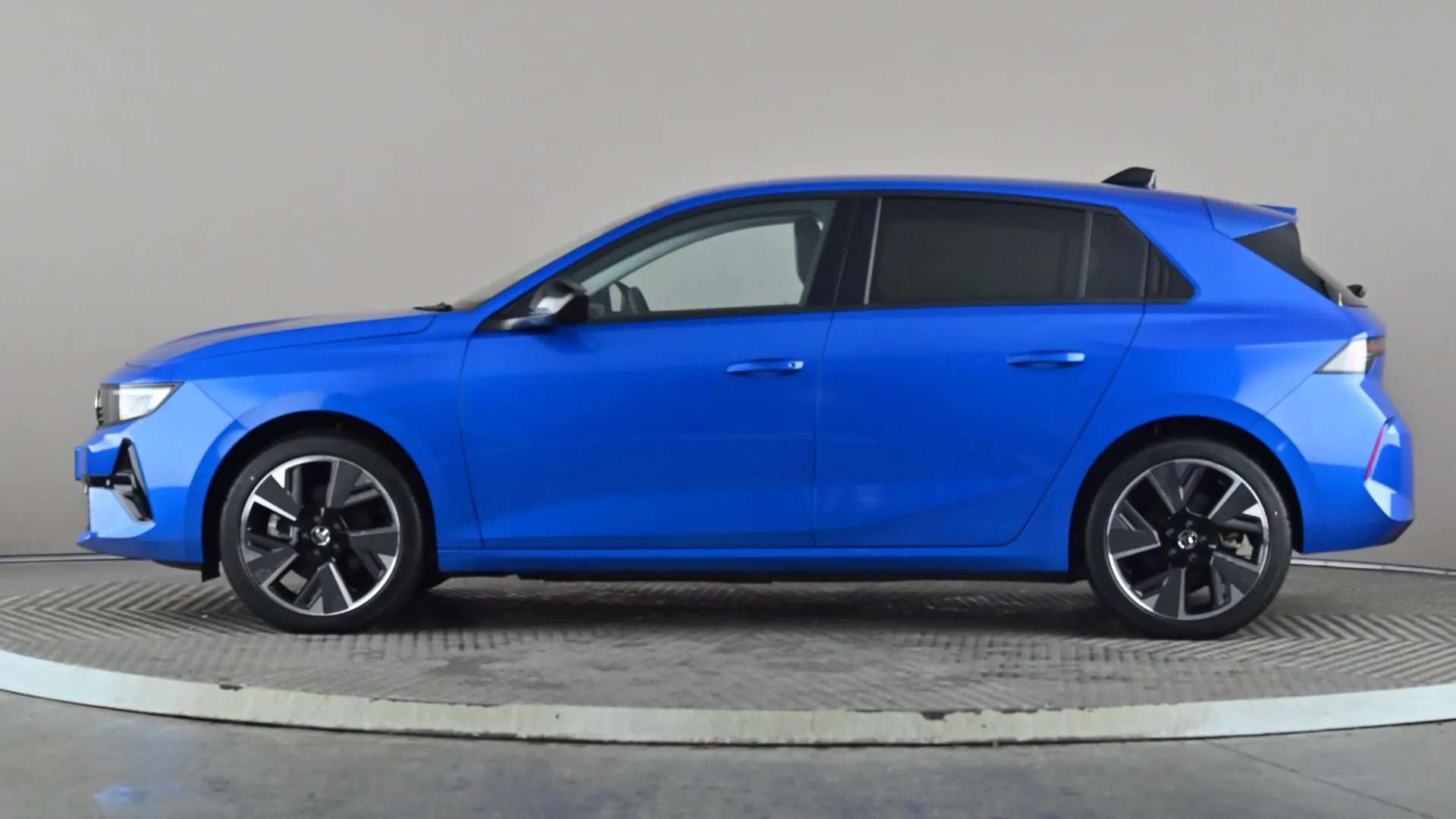 A 2024 VAUXHALL ASTRA 115kW Griffin 54kWh Auto A 2024 VAUXHALL ASTRA 115kW Griffin 54kWh Auto