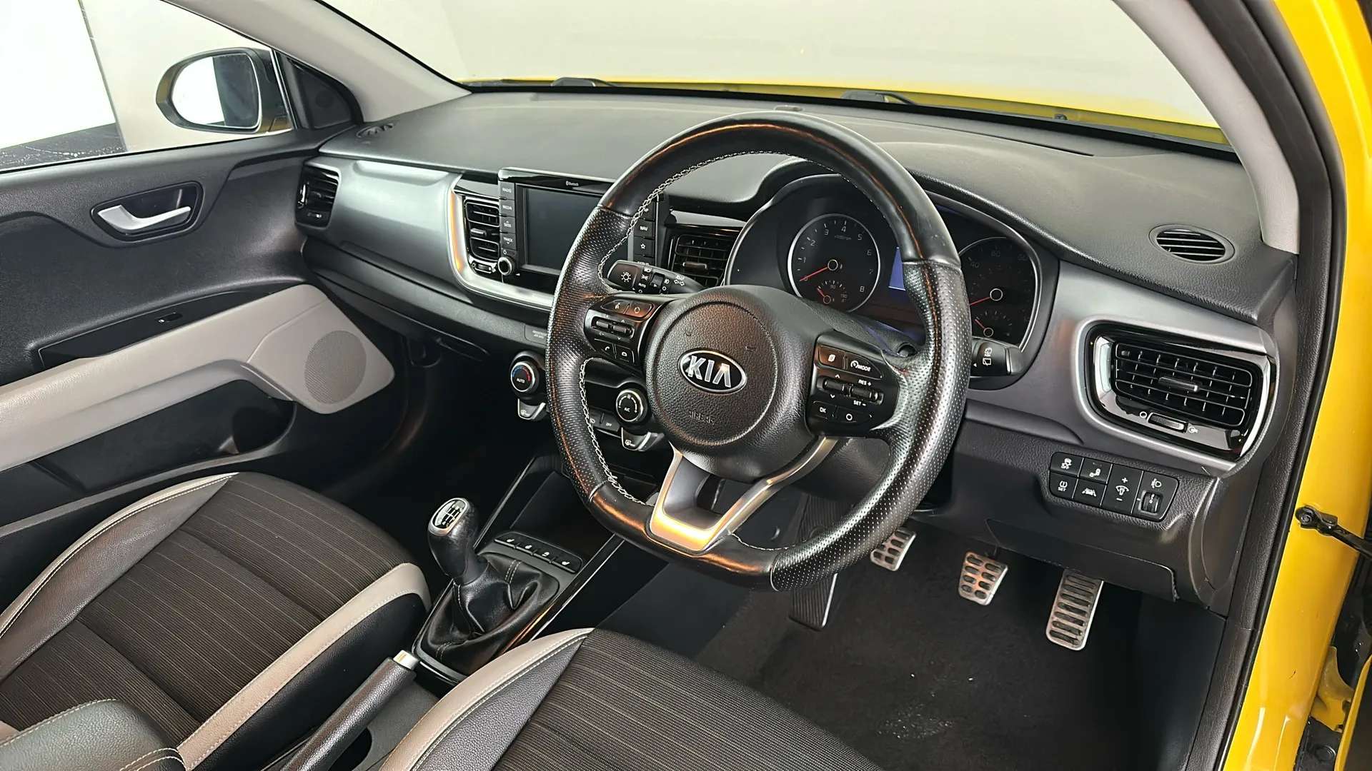 2017 KIA STONIC 2017 KIA STONIC