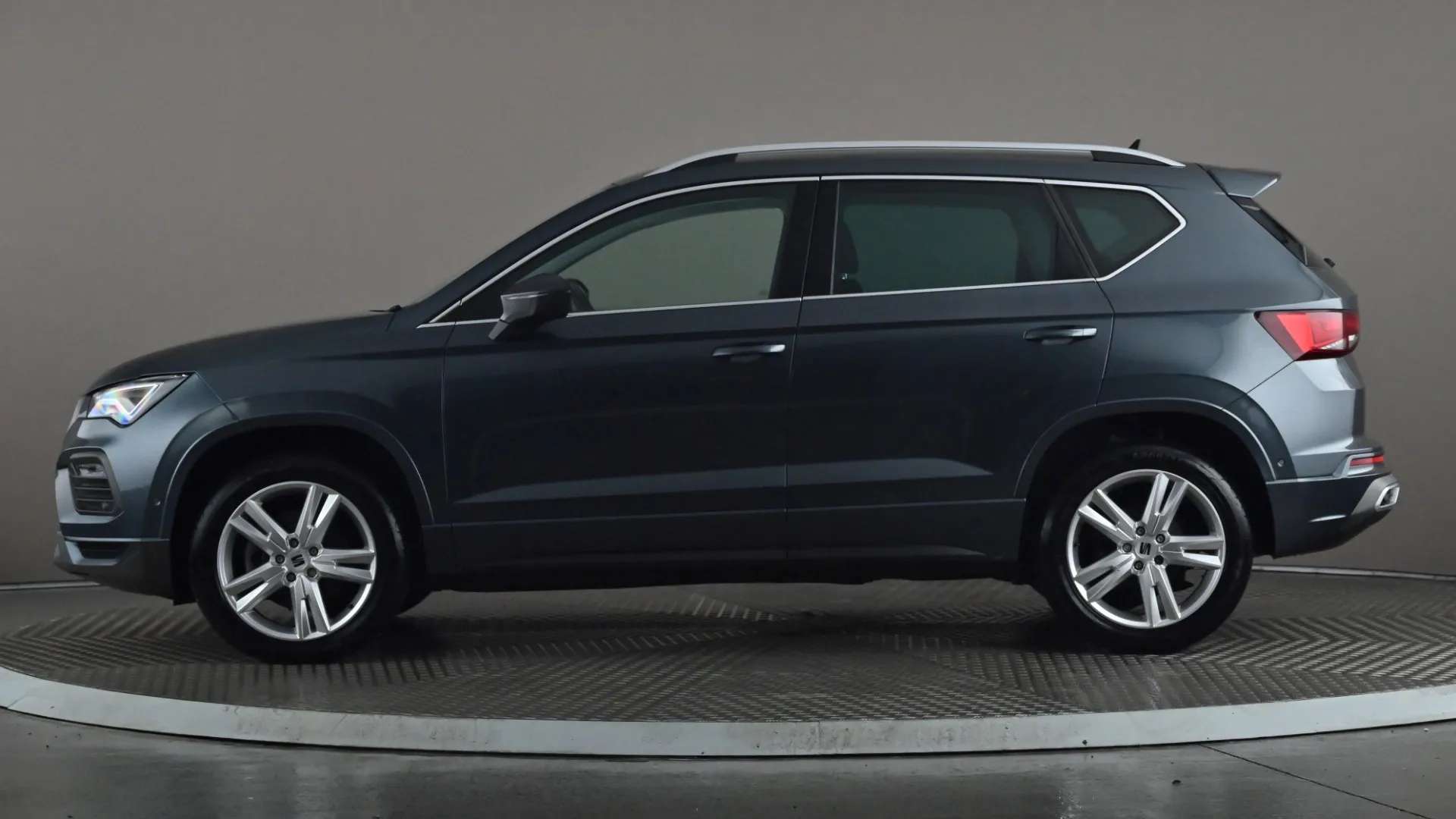 A 2020 SEAT ATECA 2.0 TSI FR DSG 4Drive A 2020 SEAT ATECA 2.0 TSI FR DSG 4Drive