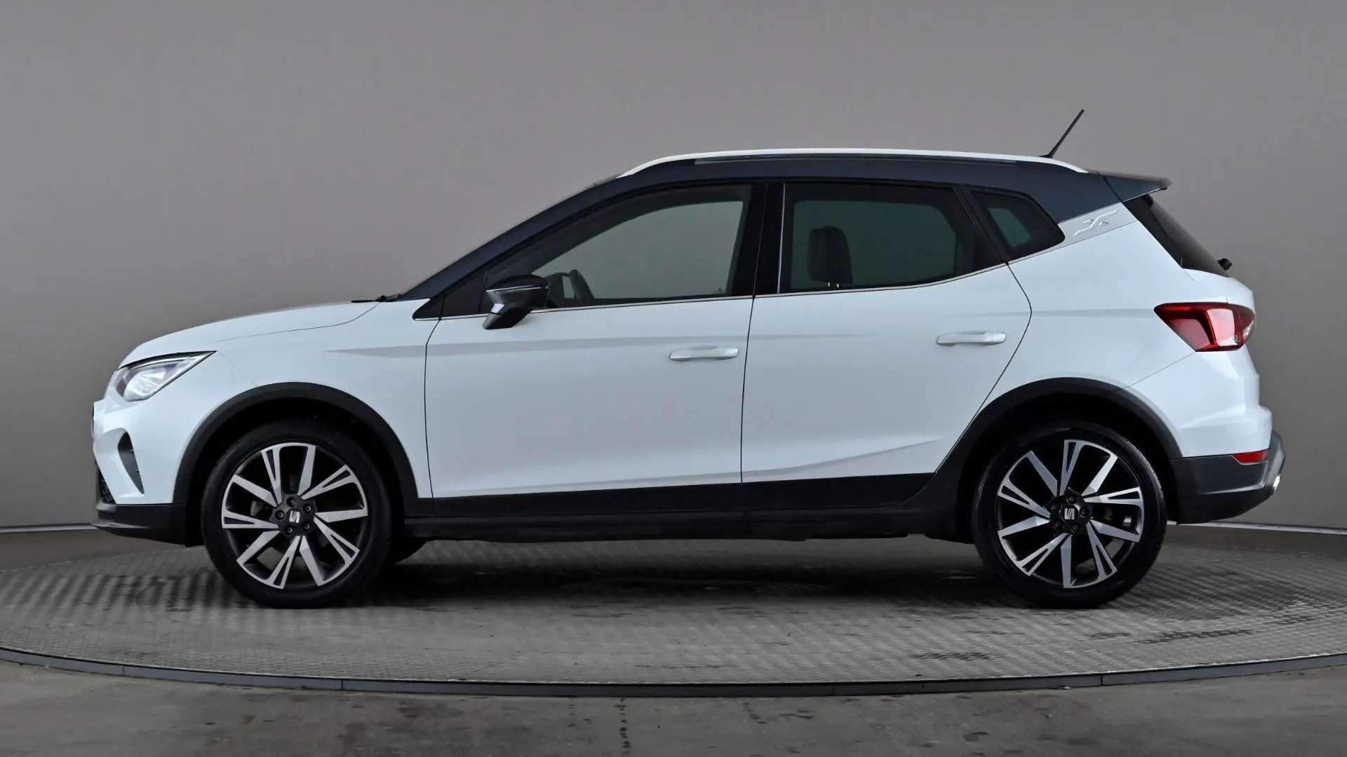 A 2023 SEAT ARONA 1.0 TSI 110 FR Edition DSG A 2023 SEAT ARONA 1.0 TSI 110 FR Edition DSG