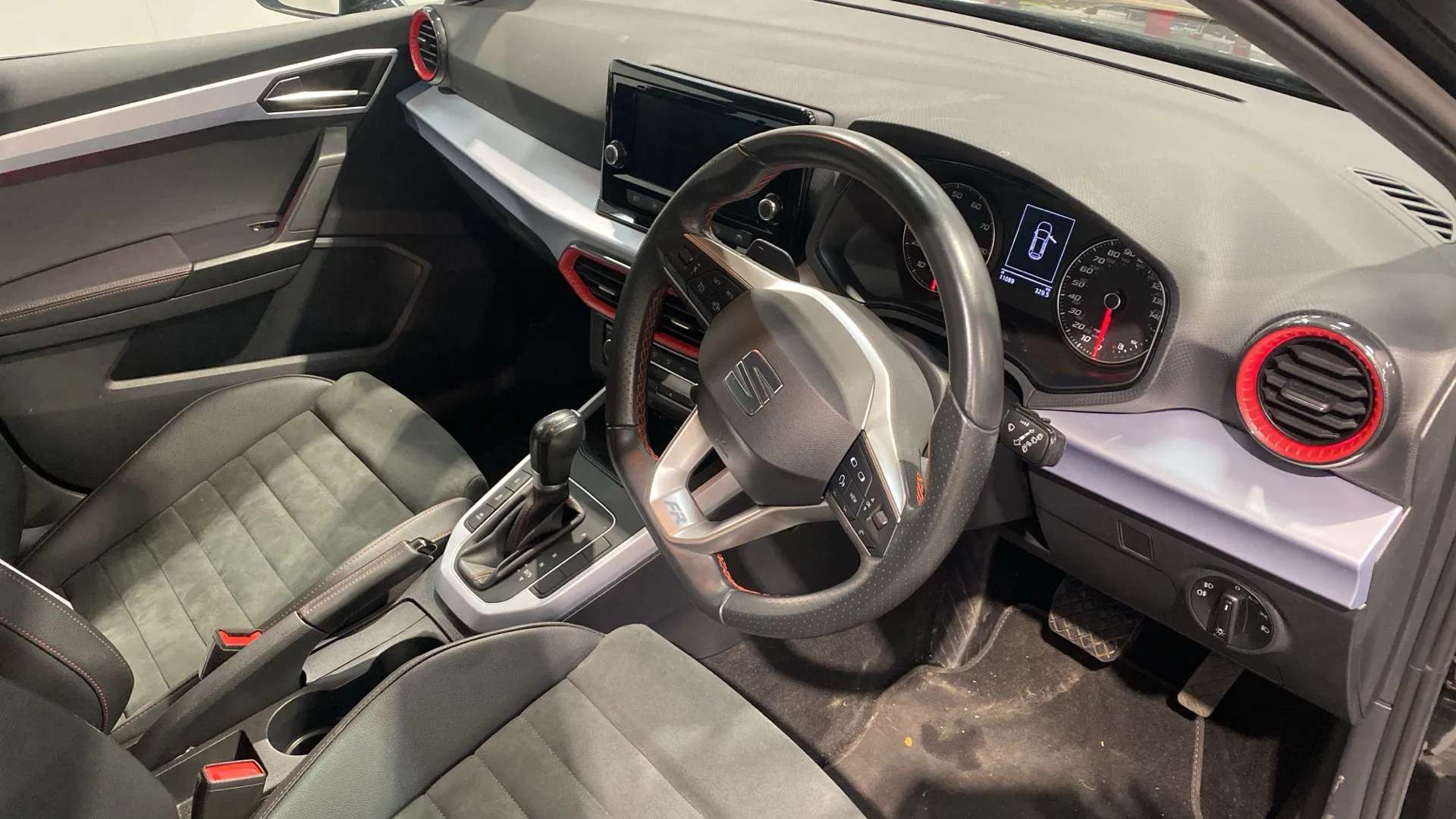 A 2023 SEAT ARONA 1.0 TSI 110 FR Edition DSG A 2023 SEAT ARONA 1.0 TSI 110 FR Edition DSG