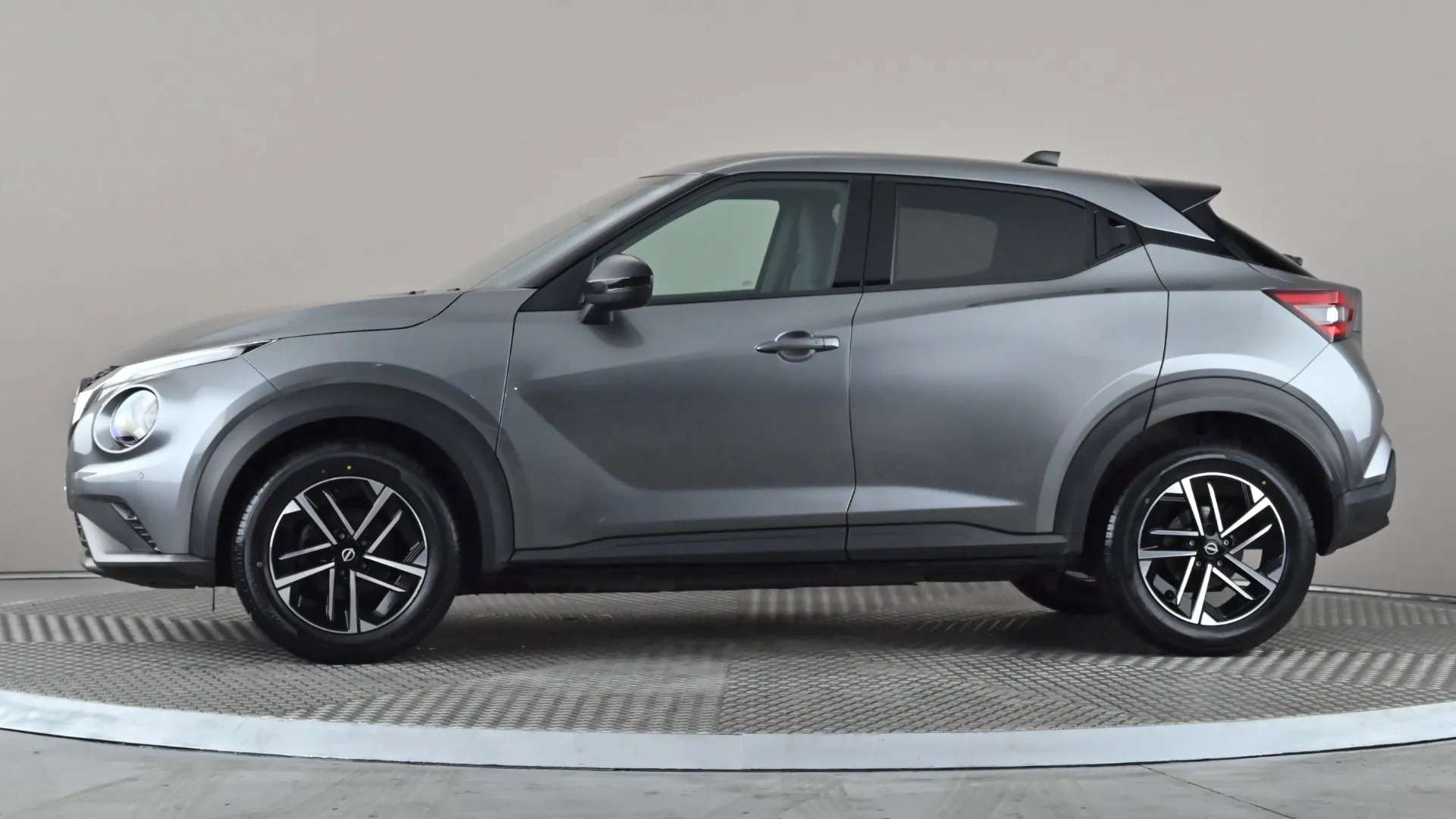 A 2024 NISSAN JUKE 1.0 DiG-T N-Connecta A 2024 NISSAN JUKE 1.0 DiG-T N-Connecta