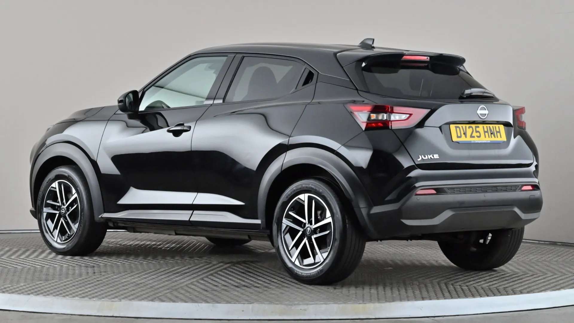 A 2025 NISSAN JUKE 1.0 DiG-T N-Connecta A 2025 NISSAN JUKE 1.0 DiG-T N-Connecta