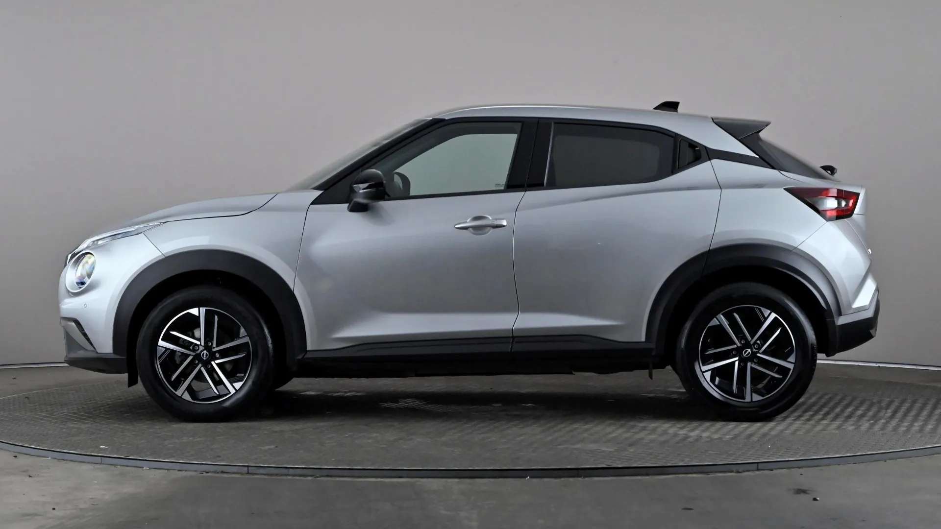 A 2025 NISSAN JUKE 1.0 DiG-T N-Connecta A 2025 NISSAN JUKE 1.0 DiG-T N-Connecta