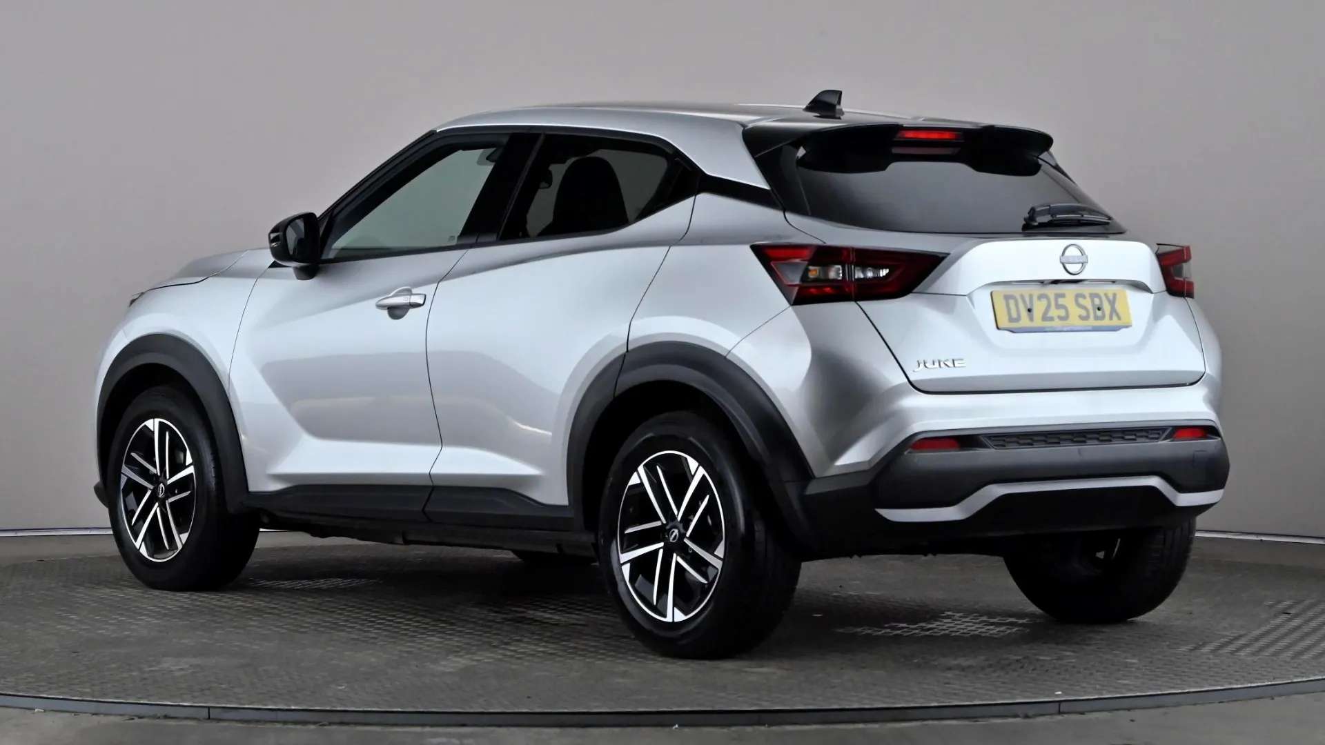 A 2025 NISSAN JUKE 1.0 DiG-T N-Connecta A 2025 NISSAN JUKE 1.0 DiG-T N-Connecta