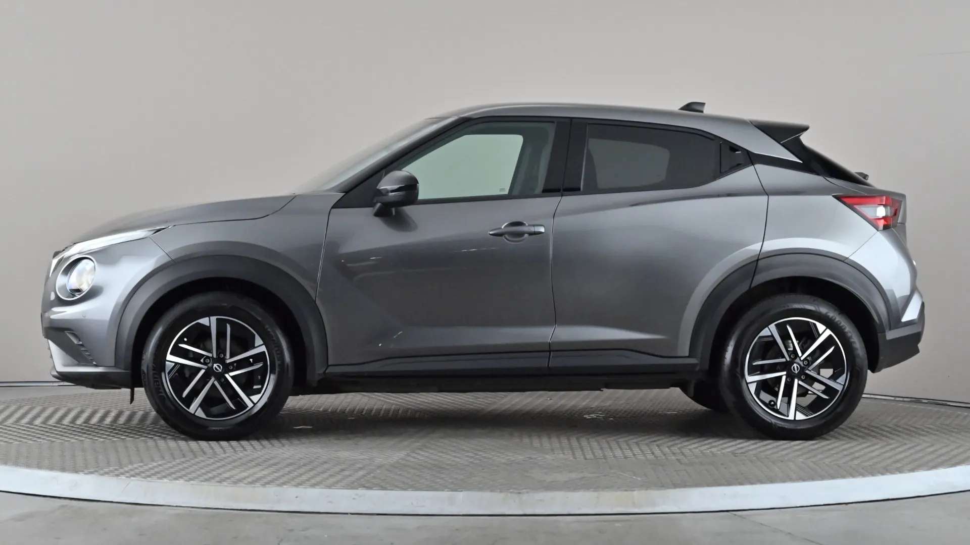 A 2025 NISSAN JUKE 1.0 DiG-T N-Connecta A 2025 NISSAN JUKE 1.0 DiG-T N-Connecta