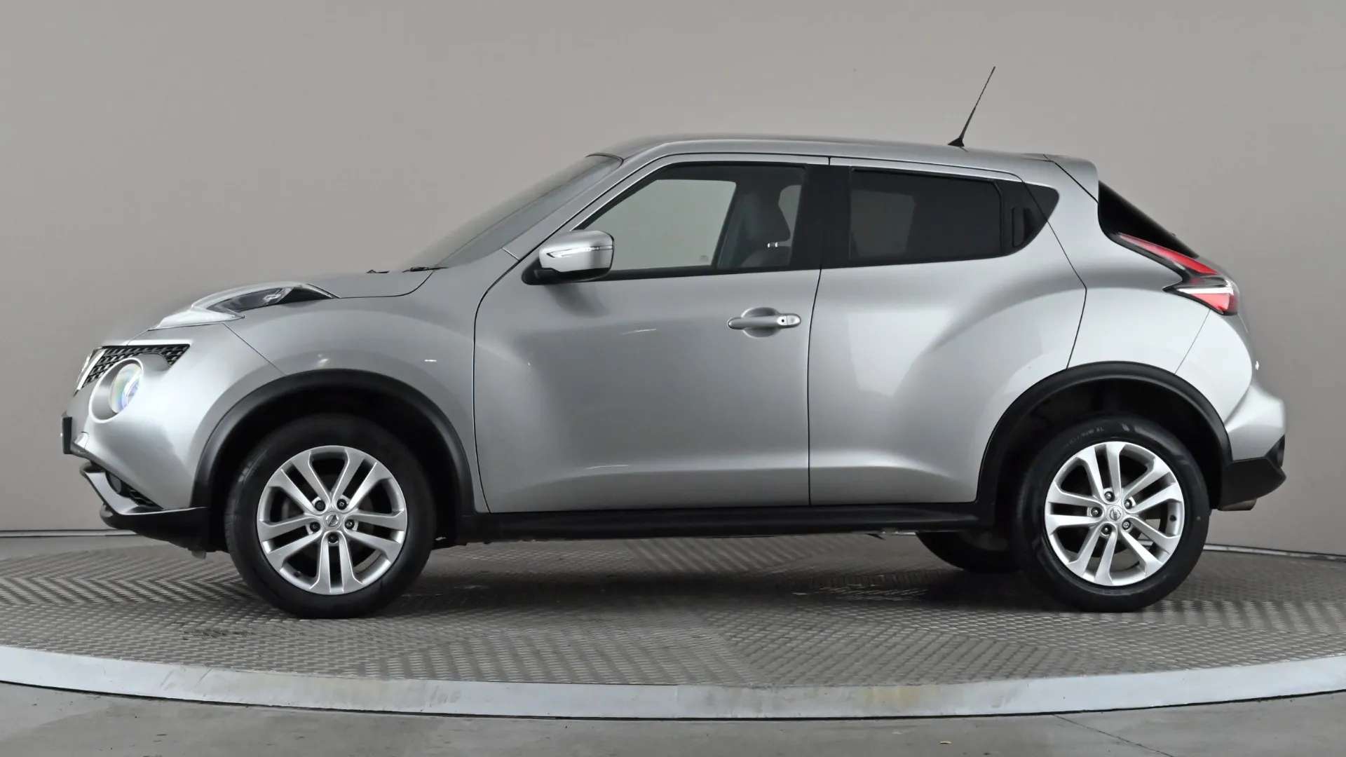 A 2016 NISSAN JUKE 1.2 DiG-T N-Connecta A 2016 NISSAN JUKE 1.2 DiG-T N-Connecta