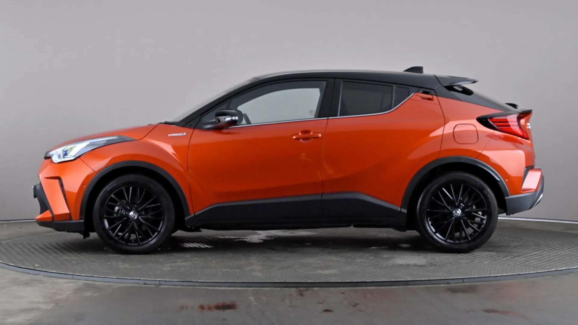 A 2020 TOYOTA C-HR 2.0 Hybrid Orange Edition CVT A 2020 TOYOTA C-HR 2.0 Hybrid Orange Edition CVT