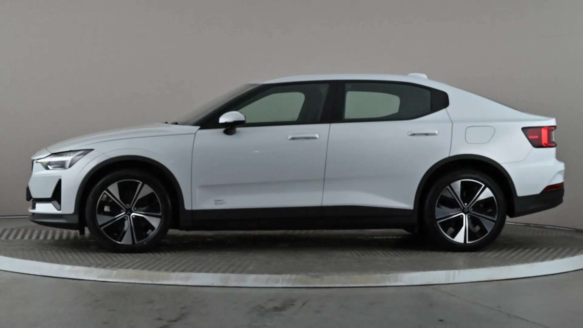 A 2022 POLESTAR 2 170kW 69kWh Standard Range Single motor Auto A 2022 POLESTAR 2 170kW 69kWh Standard Range Single motor Auto