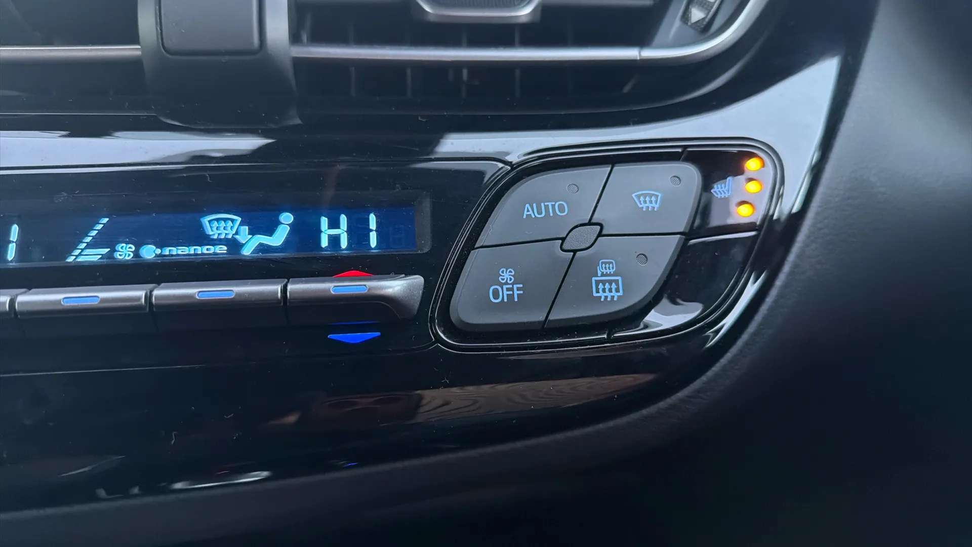 2023 TOYOTA C-HR 2023 TOYOTA C-HR