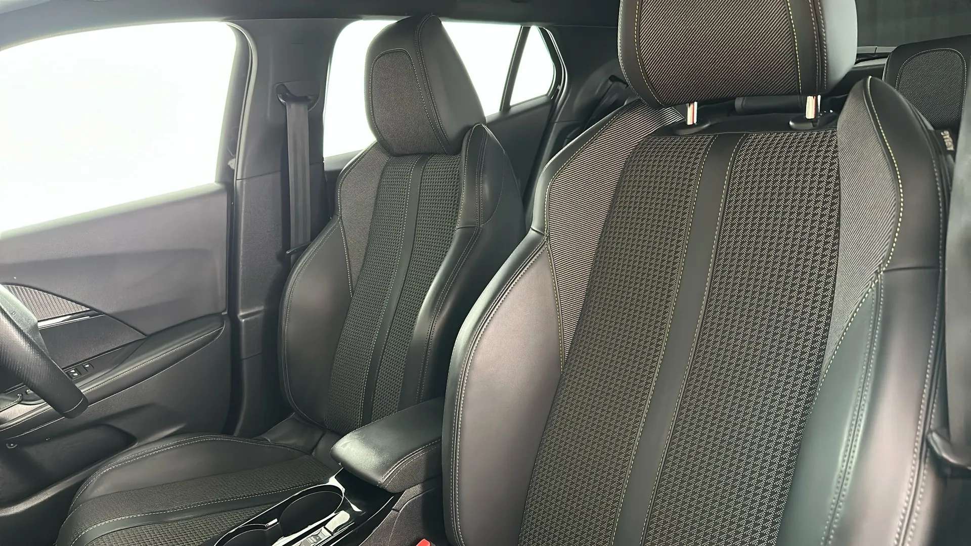 2023 PEUGEOT 2008 2023 PEUGEOT 2008