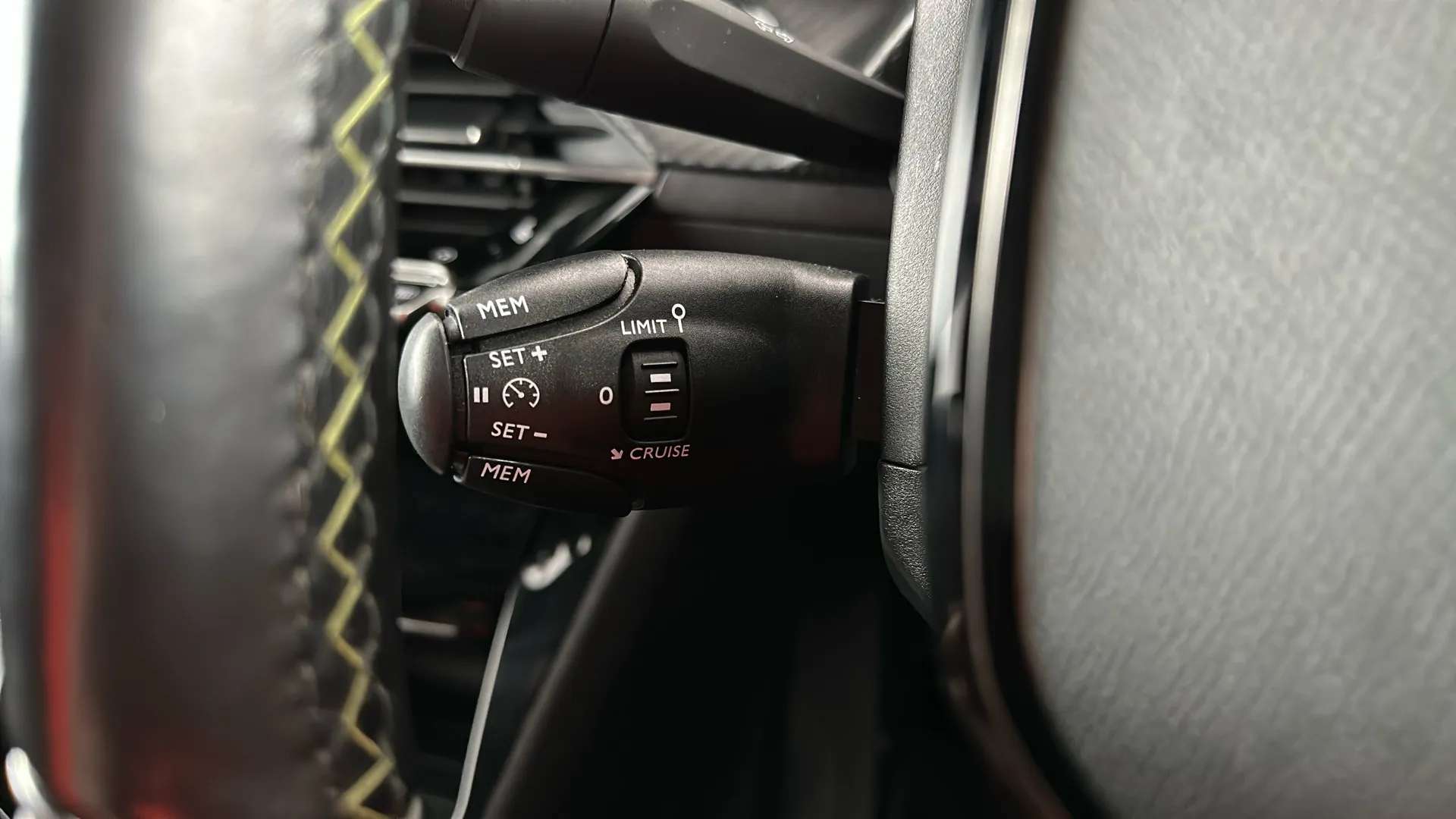 2023 PEUGEOT 2008 2023 PEUGEOT 2008