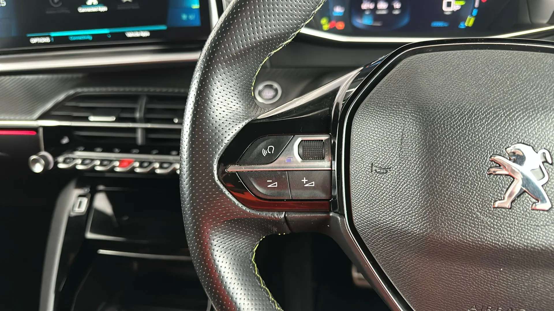 2023 PEUGEOT 2008 2023 PEUGEOT 2008