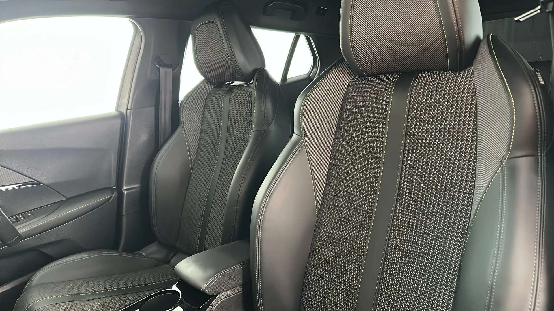 2023 PEUGEOT 2008 2023 PEUGEOT 2008