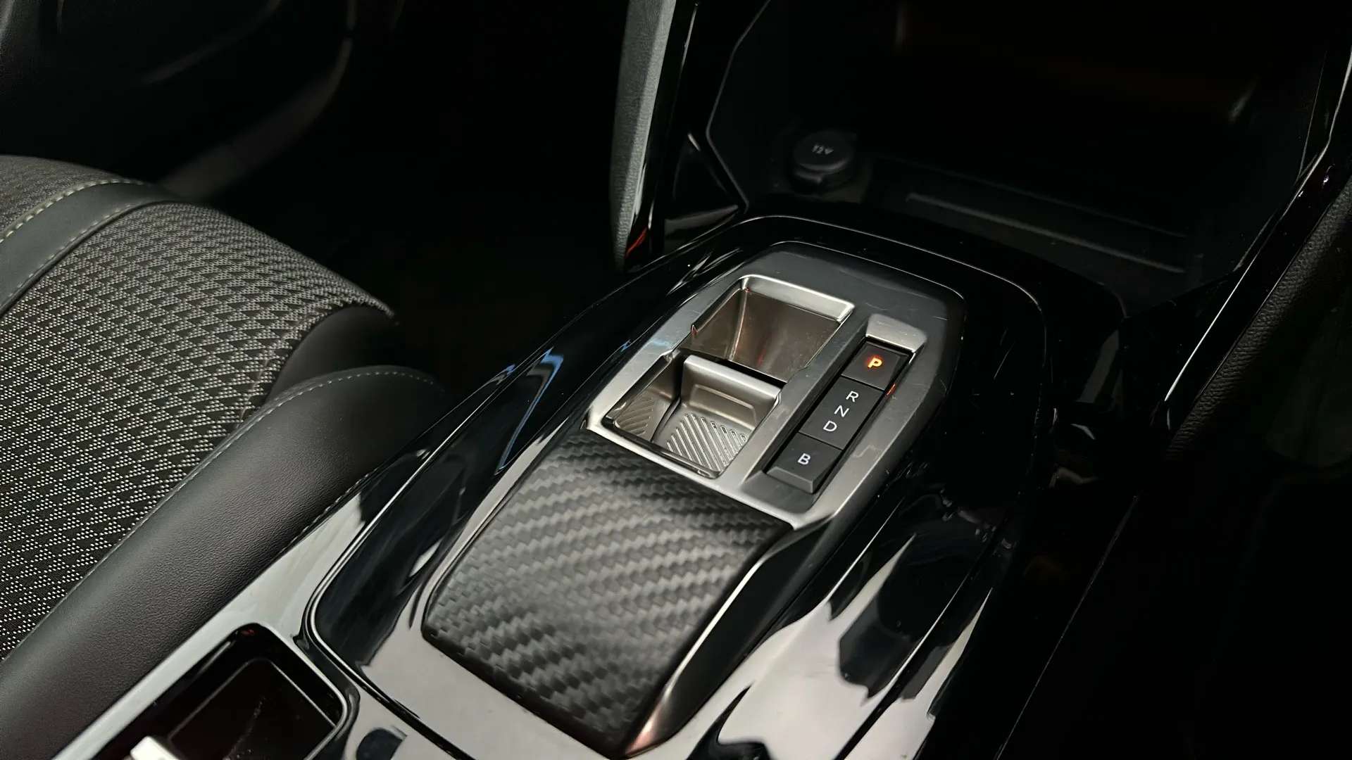 2023 PEUGEOT 2008 2023 PEUGEOT 2008