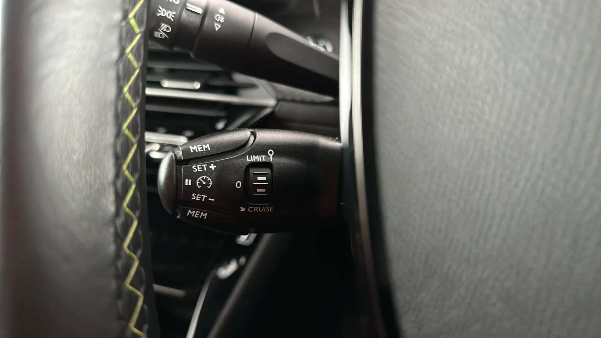 2023 PEUGEOT 2008 2023 PEUGEOT 2008