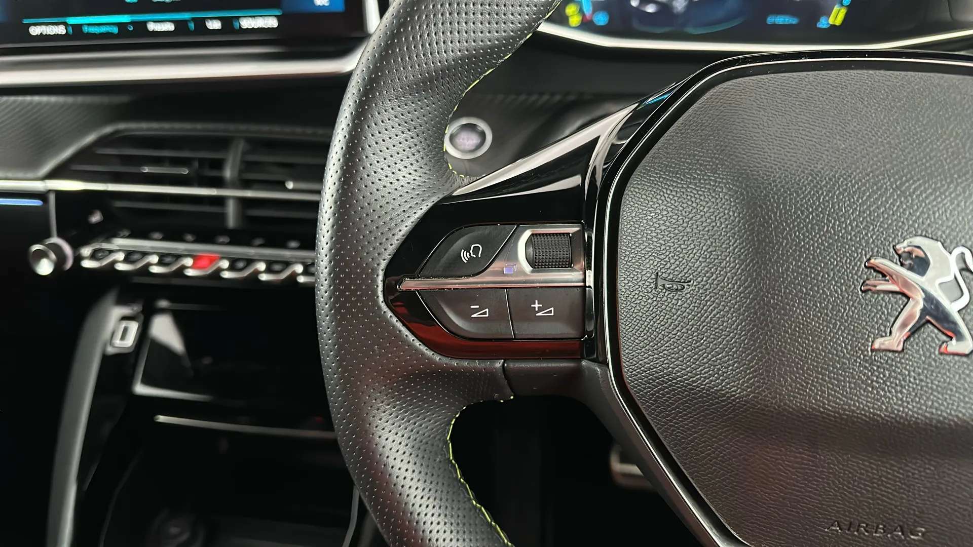 2023 PEUGEOT 2008 2023 PEUGEOT 2008