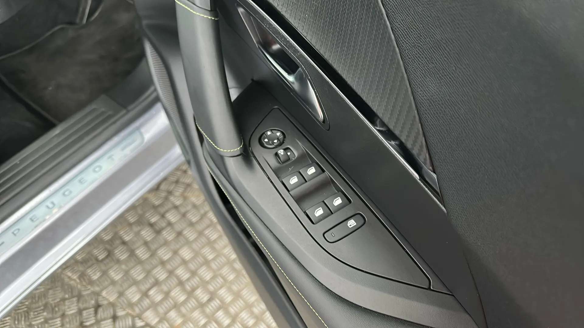 2023 PEUGEOT 2008 2023 PEUGEOT 2008